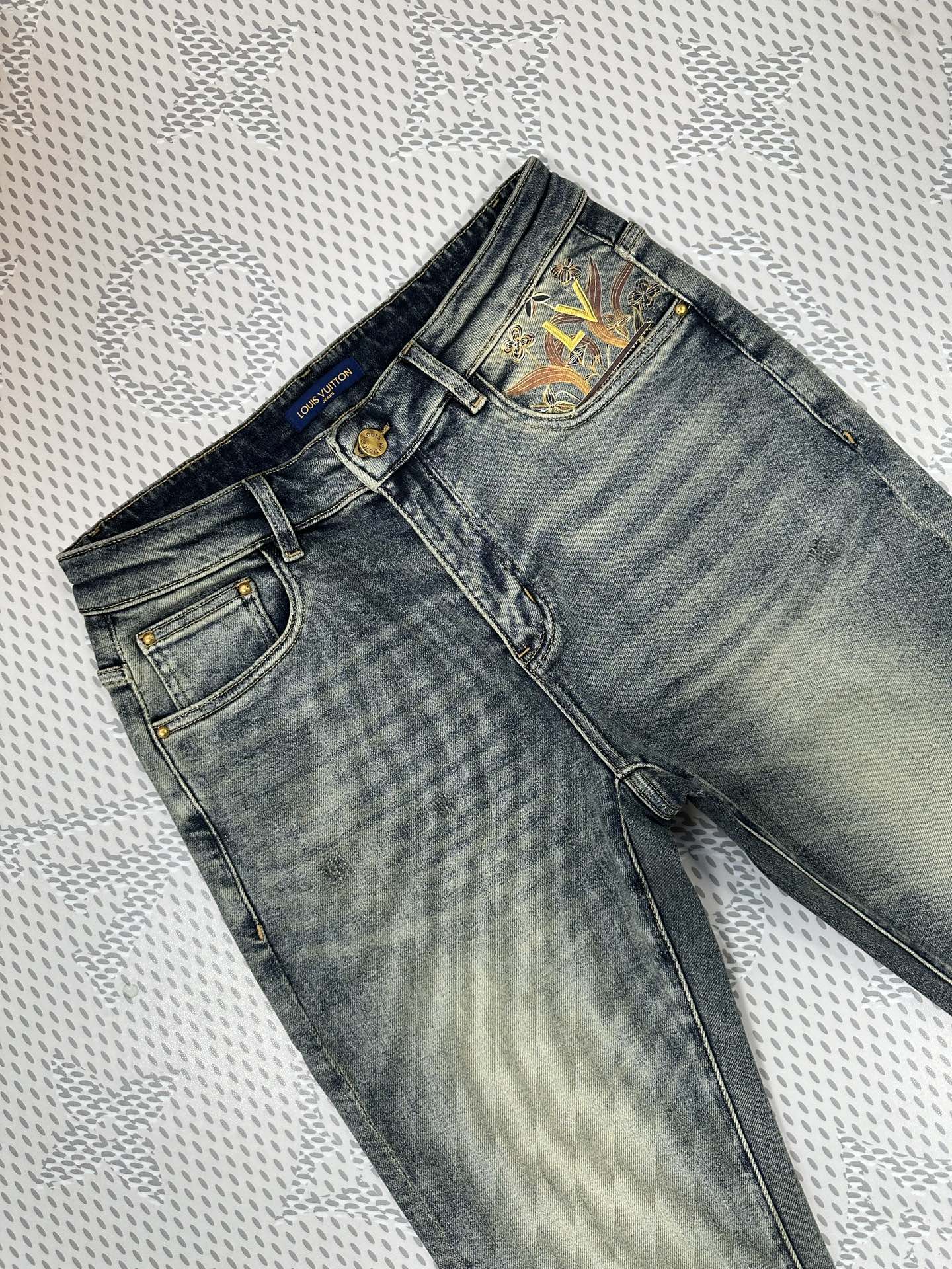 秋冬🔥新款现货上市🔥🔥原单爆款牛仔裤👖超级定制款，原版五金，超级重工工艺，版型超赞👍细节做工无可挑剔！款
