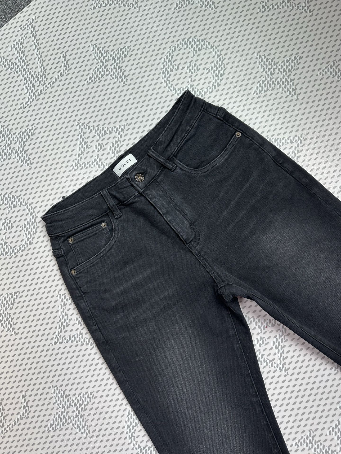 🔥新款现货上市🔥🔥原单爆款牛仔裤👖超级定制款，原版五金，超级重工工艺，版型超赞👍细节做工无可挑剔！款式不