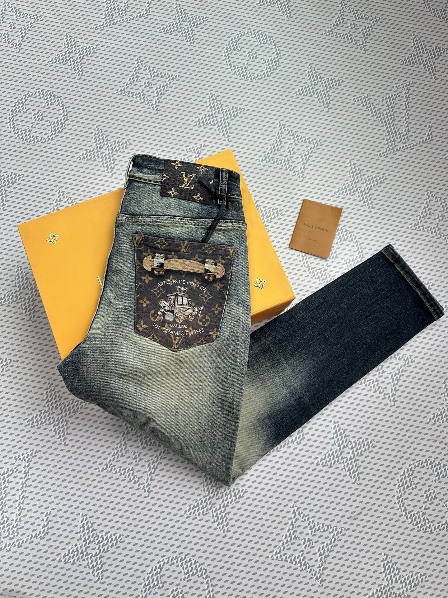 🔥新款现货上市🔥🔥原单爆款牛仔裤👖超级定制款，原版五金，超级重工工艺，版型超赞👍细节做工无可挑剔！款式不