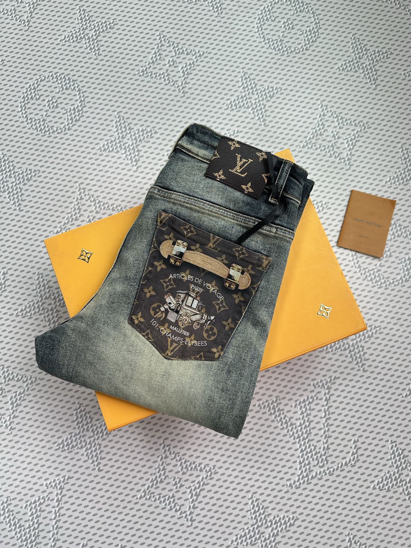 🔥新款现货上市🔥🔥原单爆款牛仔裤👖超级定制款，原版五金，超级重工工艺，版型超赞👍细节做工无可挑剔！款式不