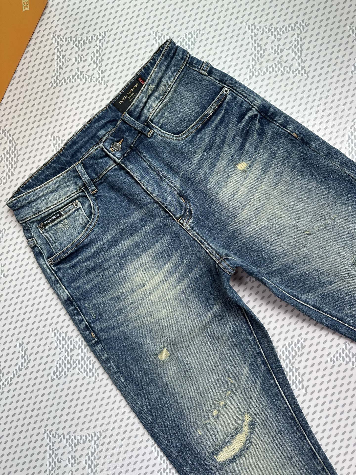 🔥💥春夏💥新款现货上市🔥🔥原单爆款牛仔裤👖超级定制款，原版五金，超级重工工艺，版型超赞👍细节做工无可挑剔