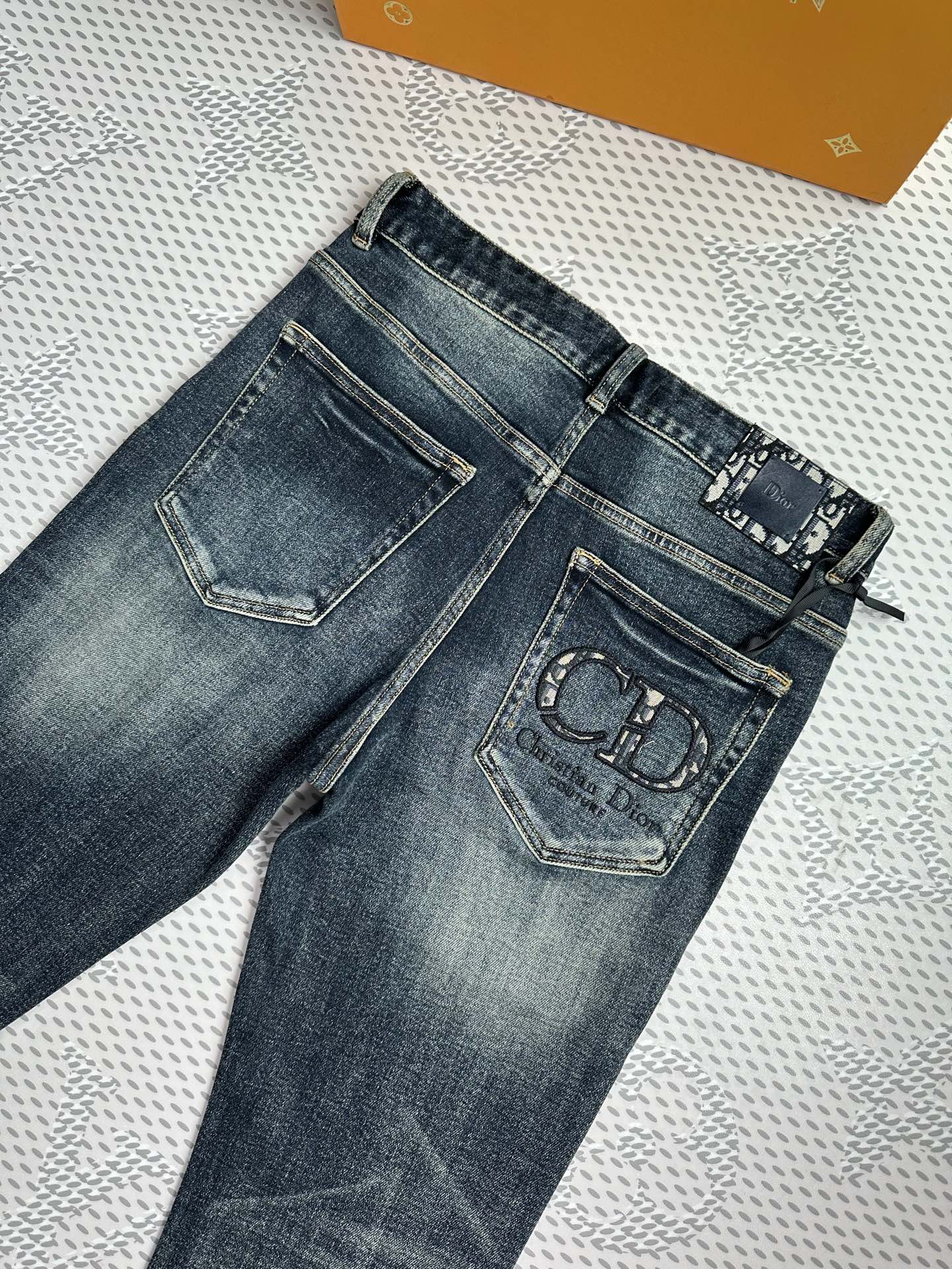 🔥💥春夏💥新款现货上市🔥🔥原单爆款牛仔裤👖超级定制款，原版五金，超级重工工艺，版型超赞👍细节做工无可挑剔