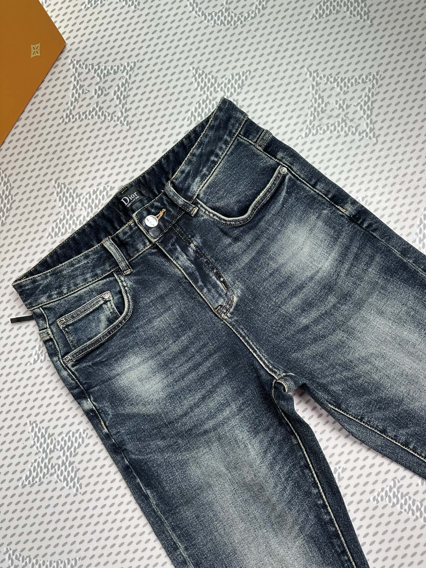 🔥💥春夏💥新款现货上市🔥🔥原单爆款牛仔裤👖超级定制款，原版五金，超级重工工艺，版型超赞👍细节做工无可挑剔