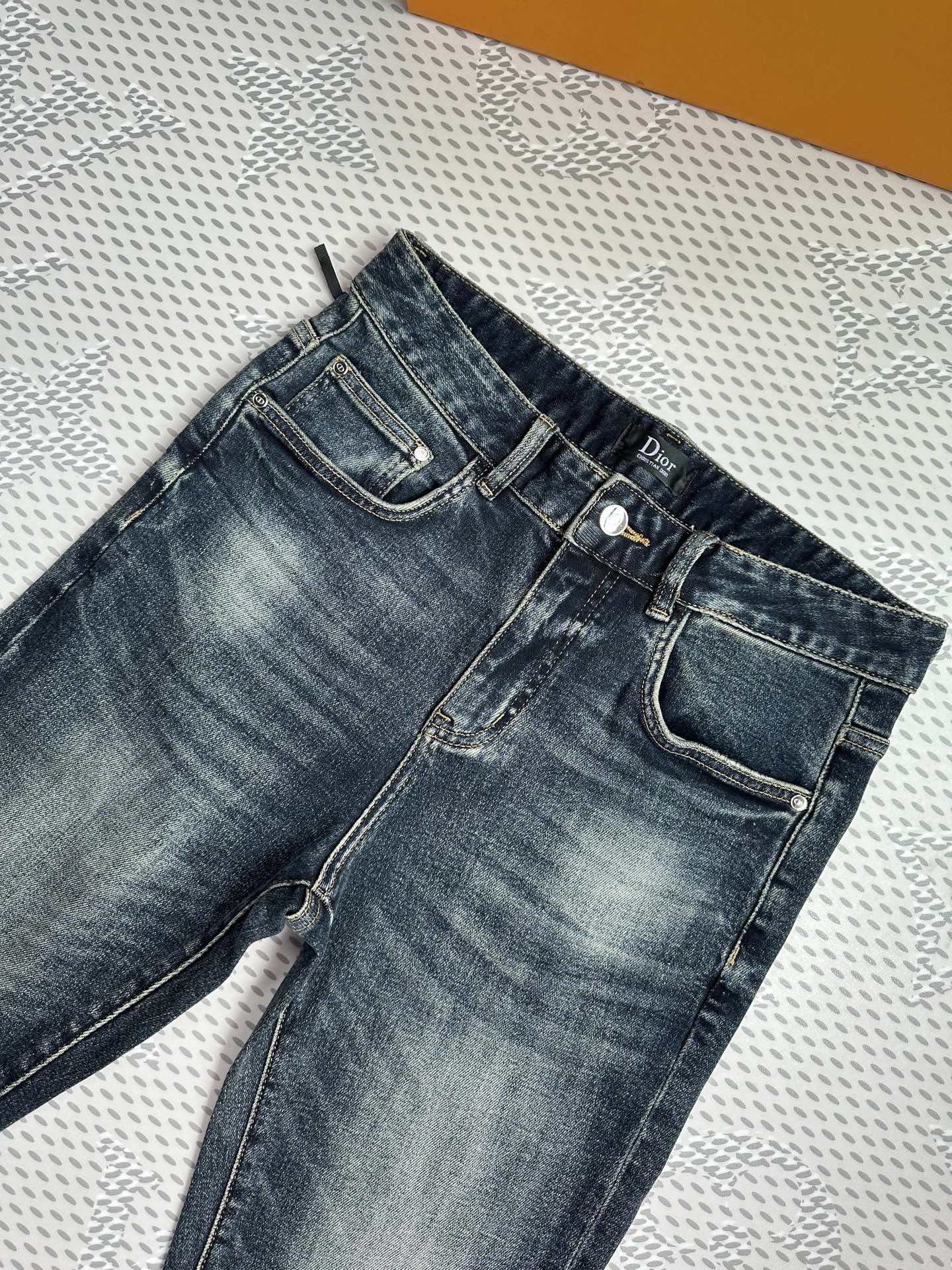🔥💥春夏💥新款现货上市🔥🔥原单爆款牛仔裤👖超级定制款，原版五金，超级重工工艺，版型超赞👍细节做工无可挑剔