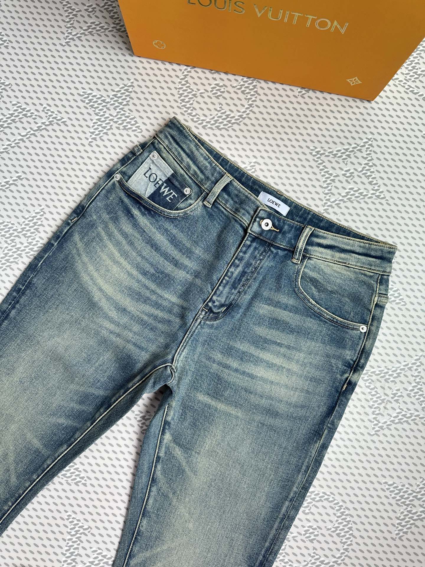 🔥💥春夏💥新款现货上市🔥🔥原单爆款牛仔裤👖超级定制款，原版五金，超级重工工艺，版型超赞👍细节做工无可挑剔