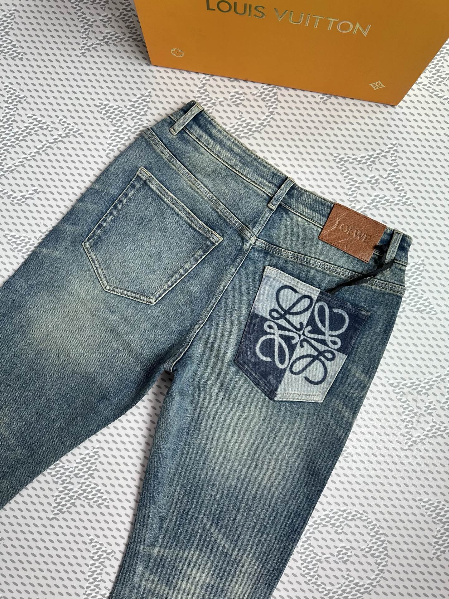 🔥💥春夏💥新款现货上市🔥🔥原单爆款牛仔裤👖超级定制款，原版五金，超级重工工艺，版型超赞👍细节做工无可挑剔