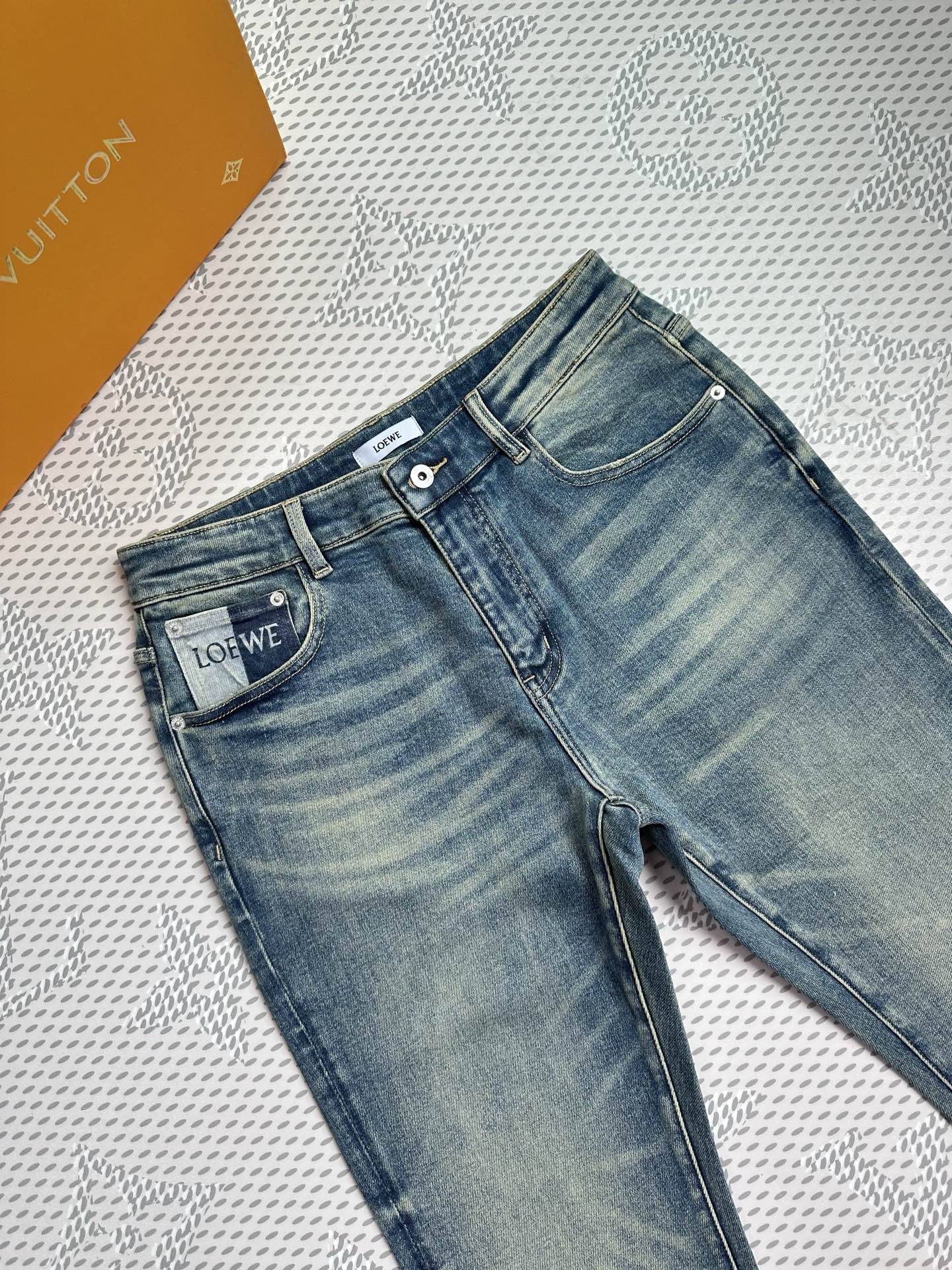 🔥💥春夏💥新款现货上市🔥🔥原单爆款牛仔裤👖超级定制款，原版五金，超级重工工艺，版型超赞👍细节做工无可挑剔