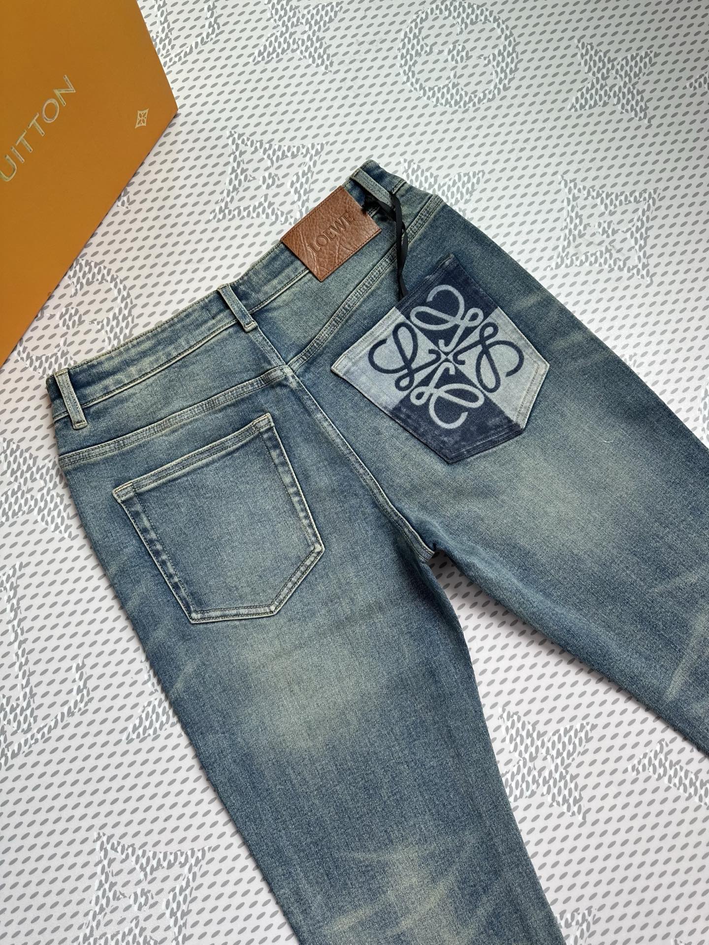 🔥💥春夏💥新款现货上市🔥🔥原单爆款牛仔裤👖超级定制款，原版五金，超级重工工艺，版型超赞👍细节做工无可挑剔