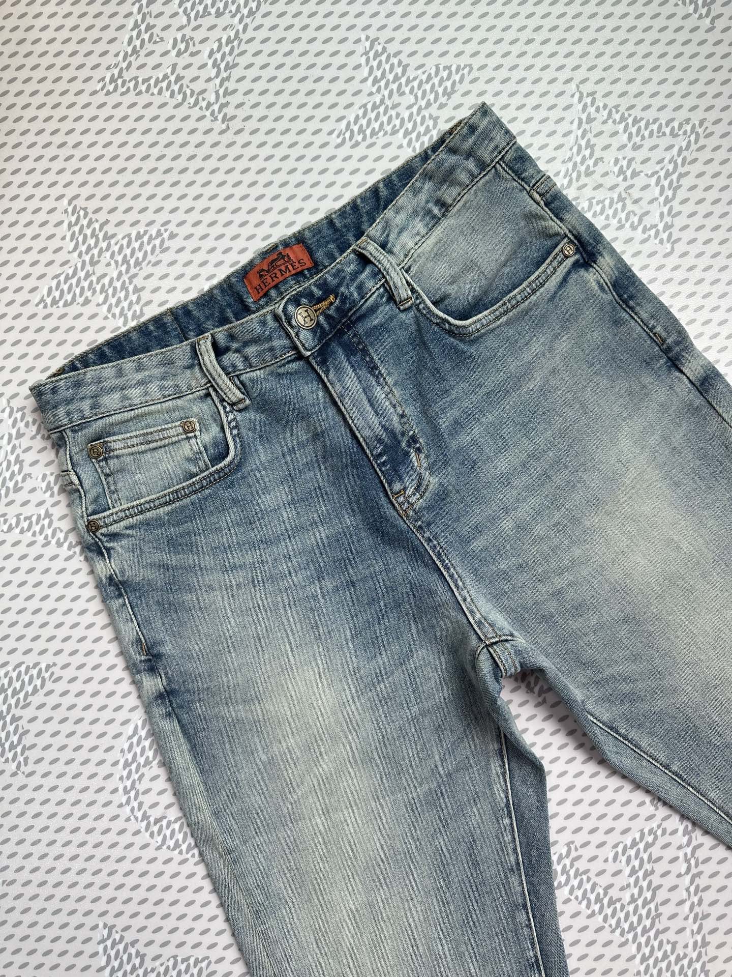 🔥💥春夏💥新款现货上市🔥🔥原单爆款牛仔裤👖超级定制款，原版五金，超级重工工艺，版型超赞👍细节做工无可挑剔