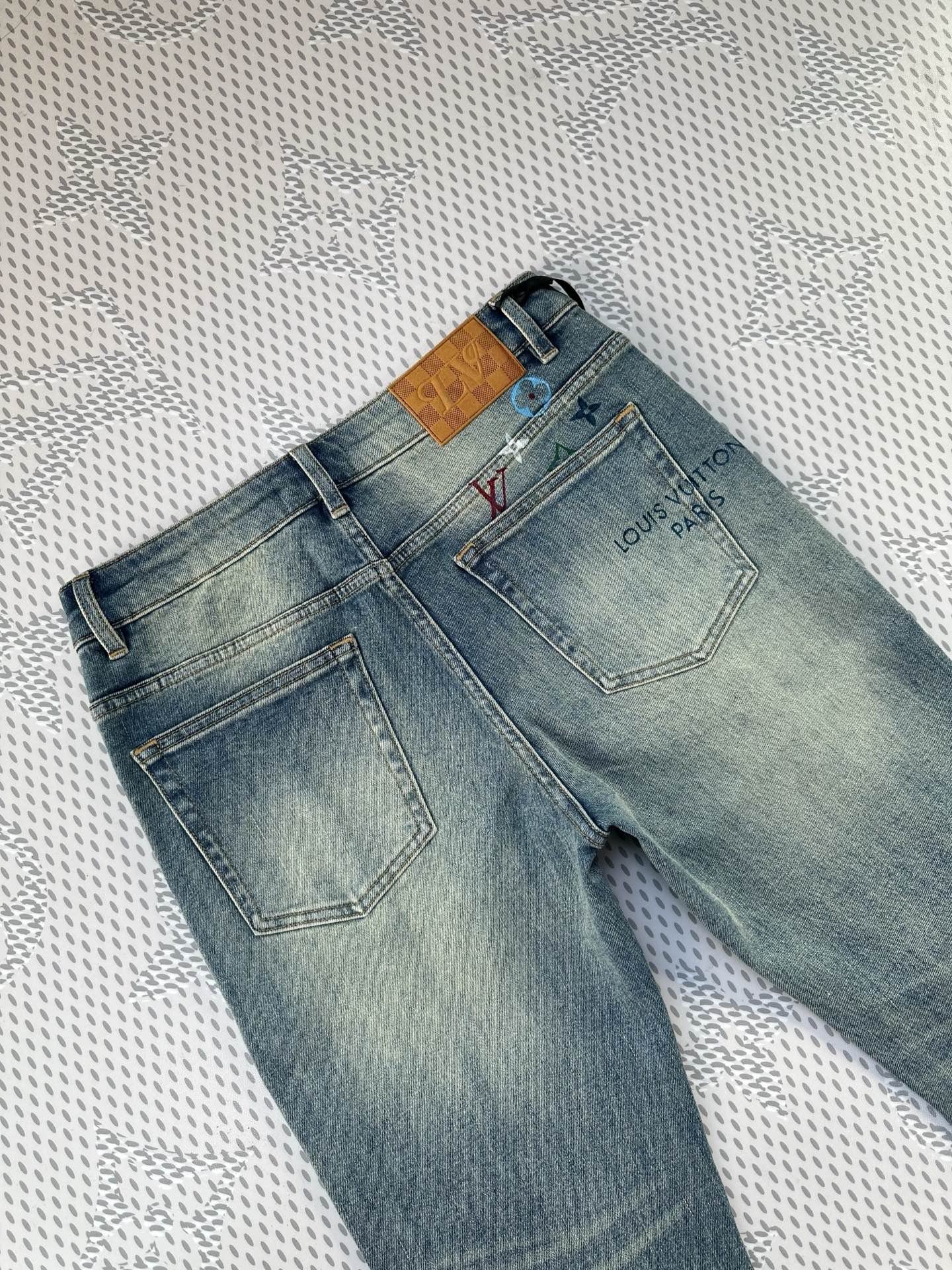 🔥💥春夏💥新款现货上市🔥🔥原单爆款牛仔裤👖超级定制款，原版五金，超级重工工艺，版型超赞👍细节做工无可挑剔