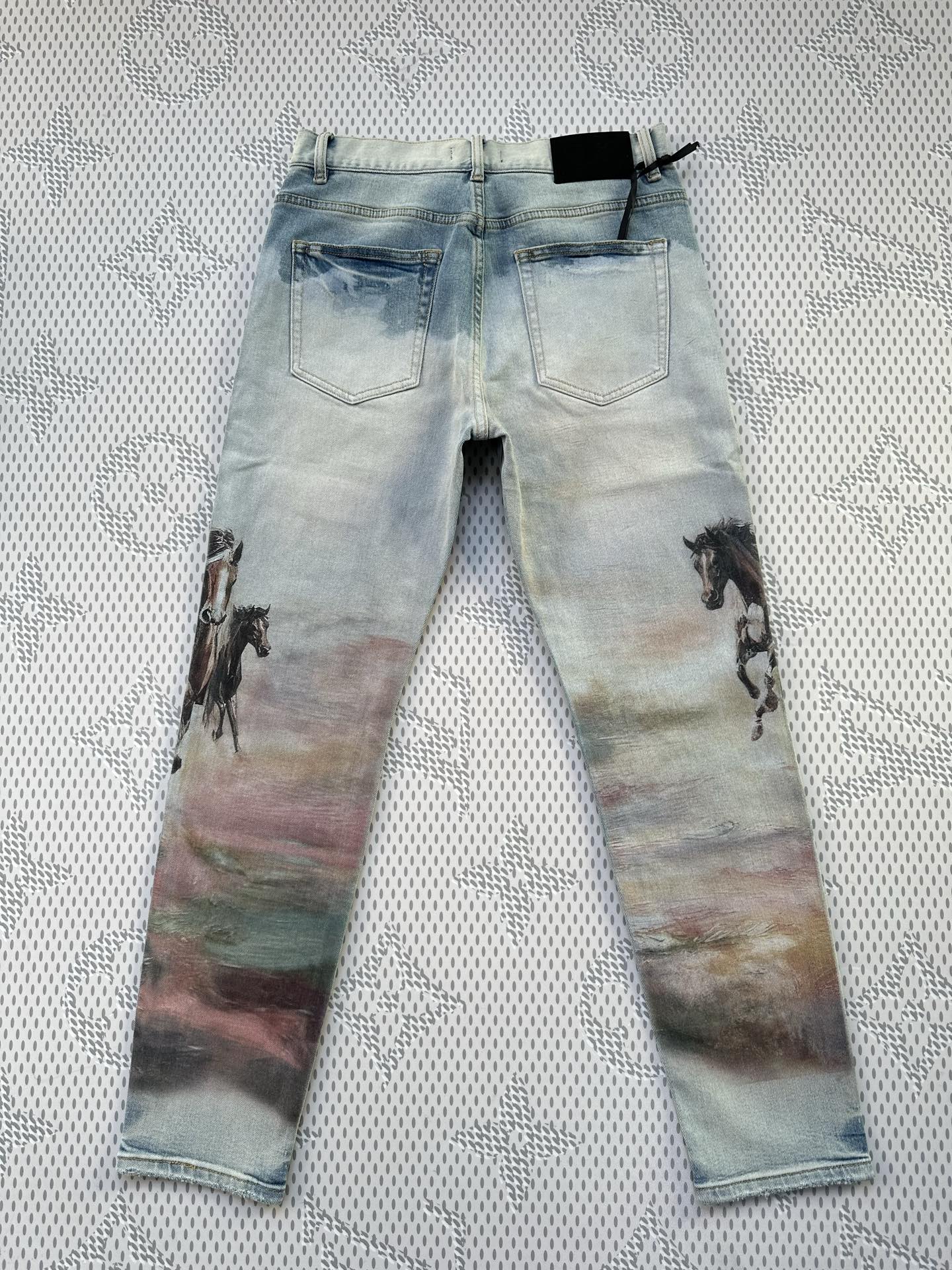 🔥💥春夏💥新款现货上市🔥🔥原单爆款牛仔裤👖超级定制款，原版五金，超级重工工艺，版型超赞👍细节做工无可挑剔