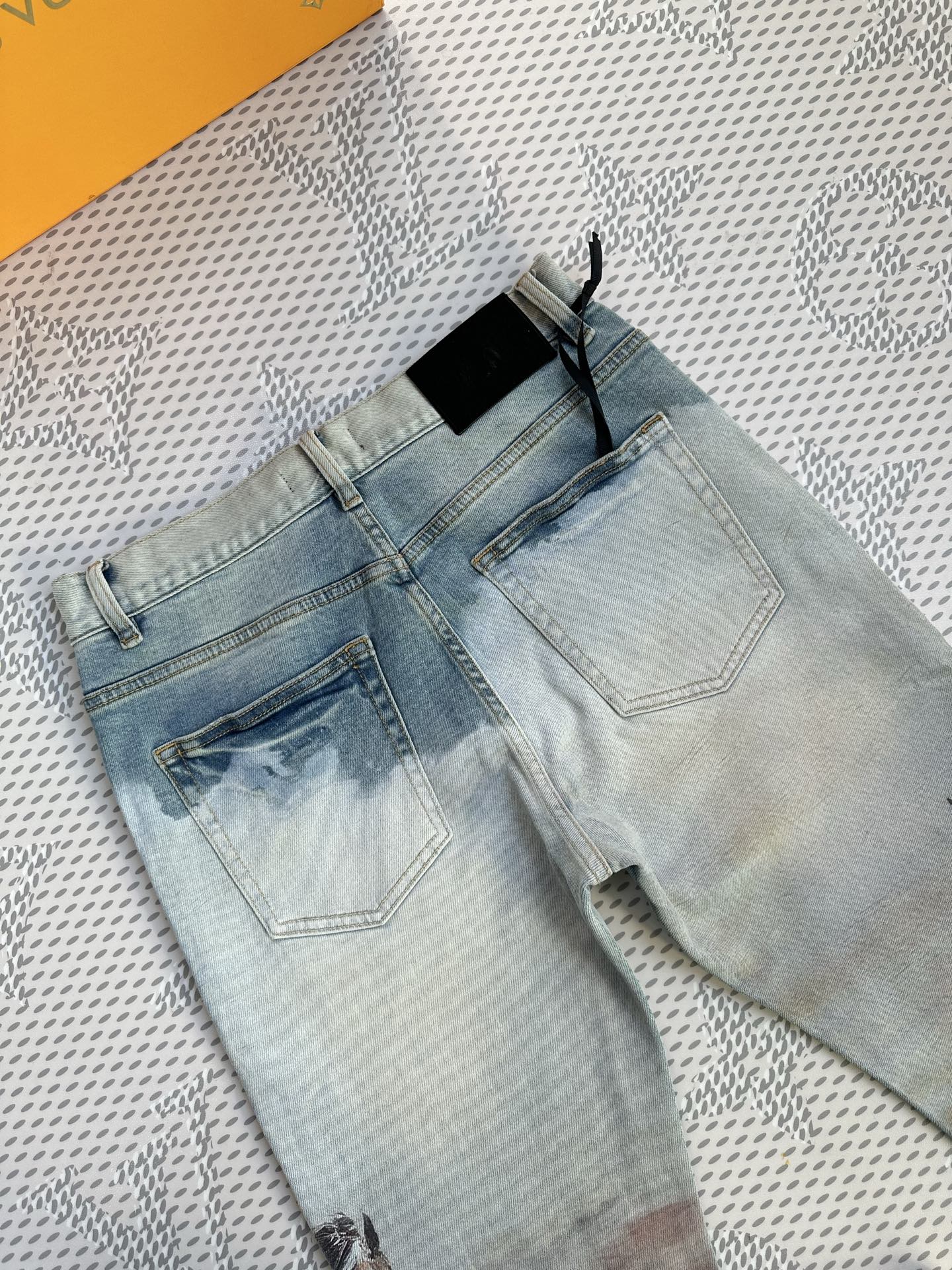 🔥💥春夏💥新款现货上市🔥🔥原单爆款牛仔裤👖超级定制款，原版五金，超级重工工艺，版型超赞👍细节做工无可挑剔