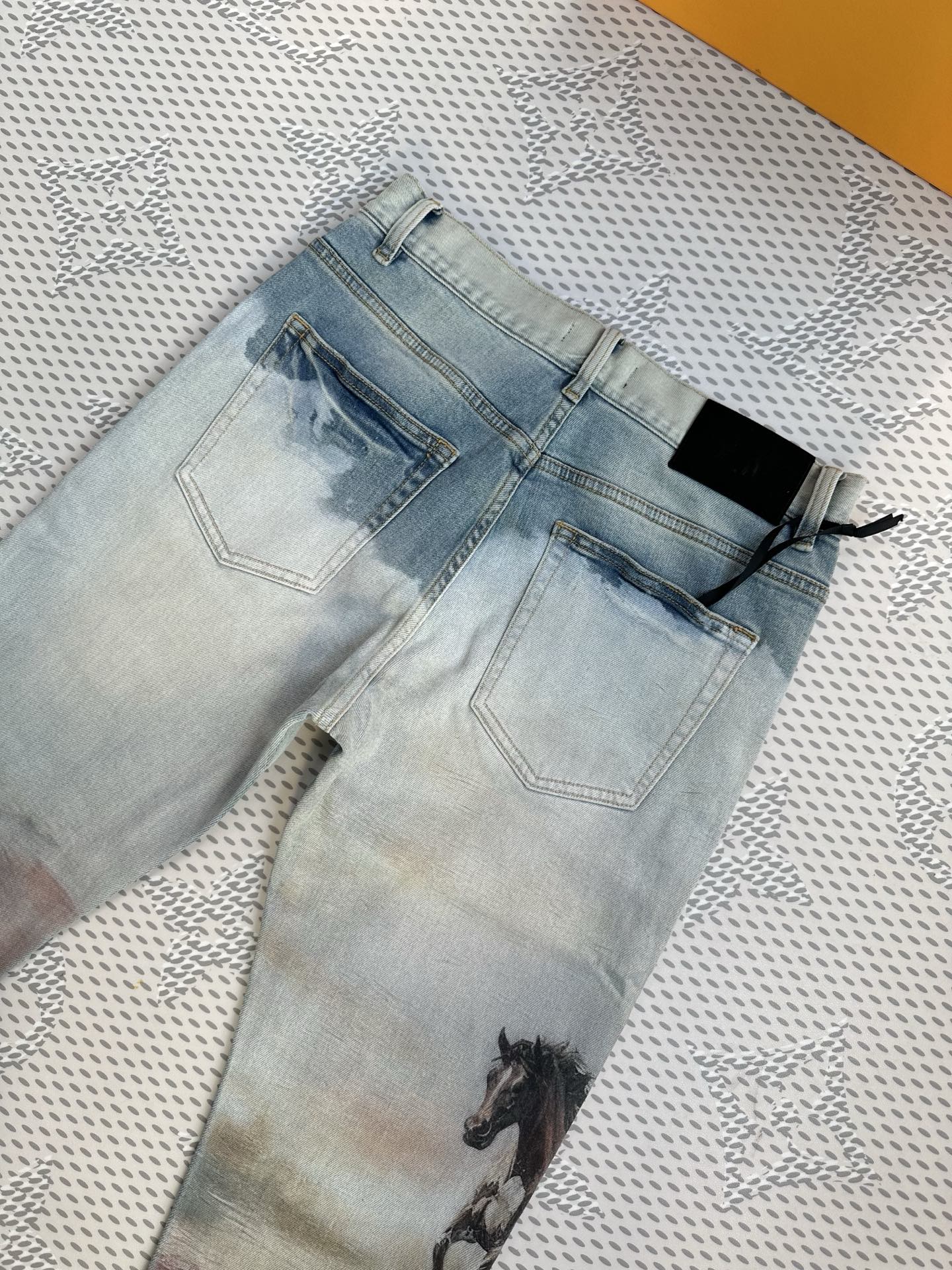 🔥💥春夏💥新款现货上市🔥🔥原单爆款牛仔裤👖超级定制款，原版五金，超级重工工艺，版型超赞👍细节做工无可挑剔