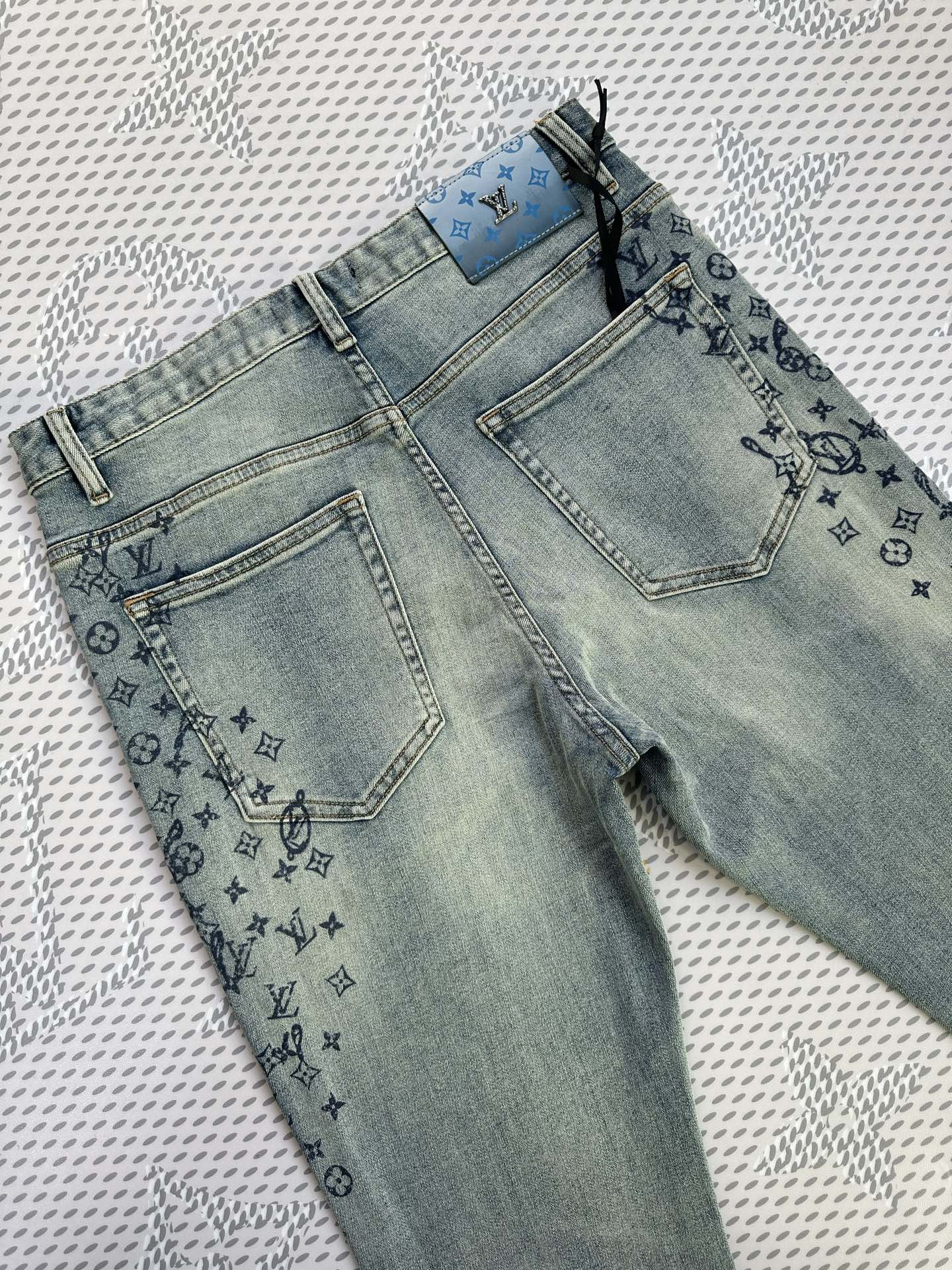 🔥💥春夏💥新款现货上市🔥🔥原单爆款牛仔裤👖超级定制款，原版五金，超级重工工艺，版型超赞👍细节做工无可挑剔