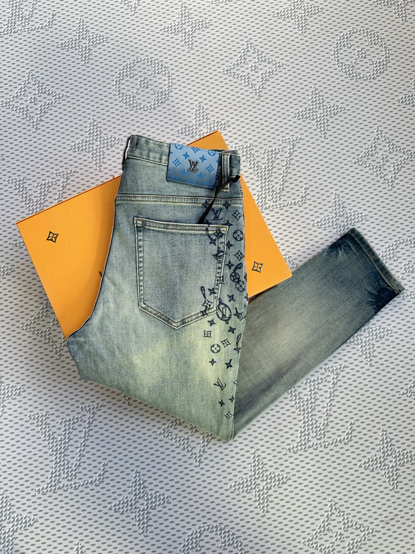🔥💥春夏💥新款现货上市🔥🔥原单爆款牛仔裤👖超级定制款，原版五金，超级重工工艺，版型超赞👍细节做工无可挑剔