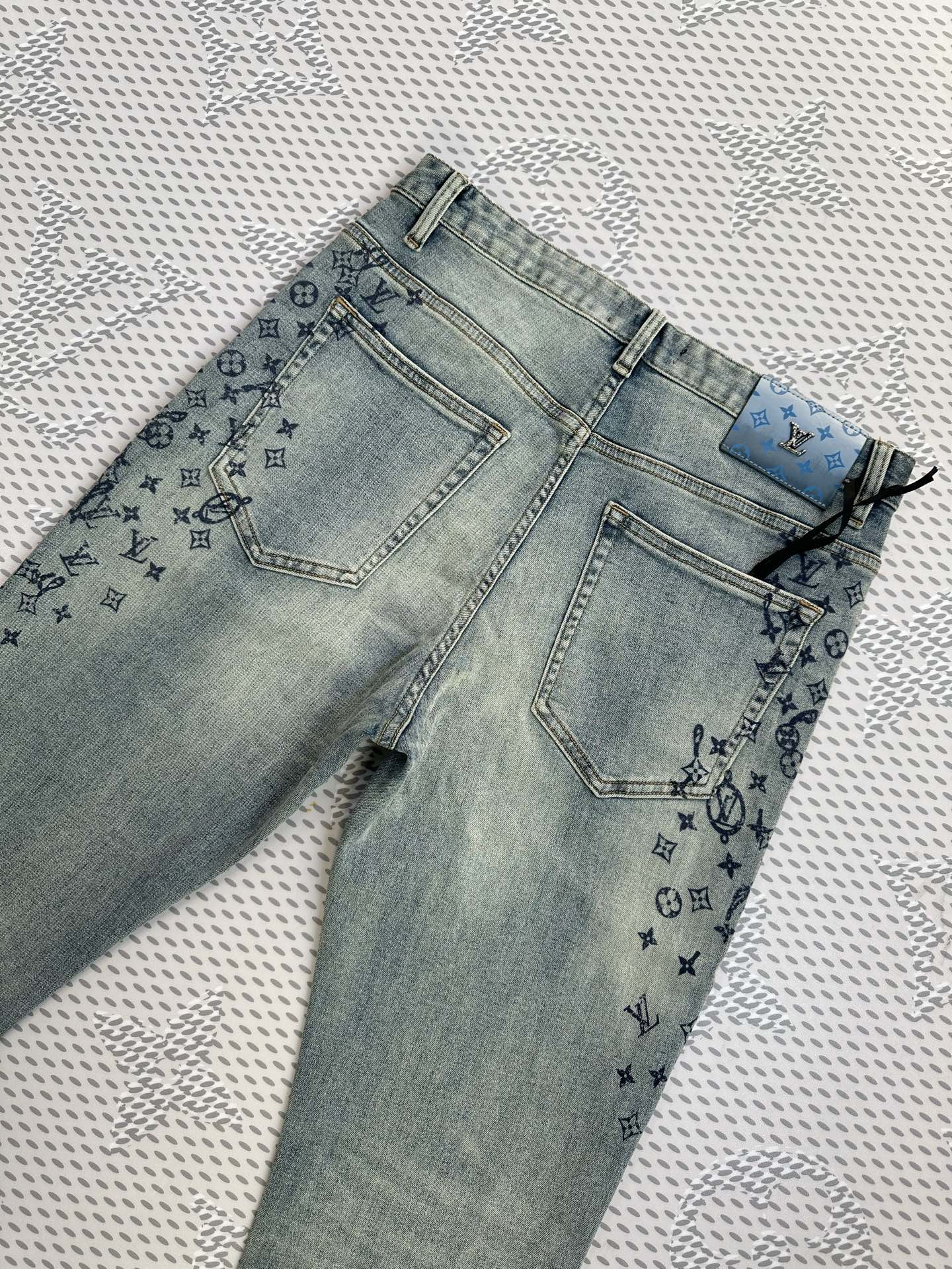 🔥💥春夏💥新款现货上市🔥🔥原单爆款牛仔裤👖超级定制款，原版五金，超级重工工艺，版型超赞👍细节做工无可挑剔