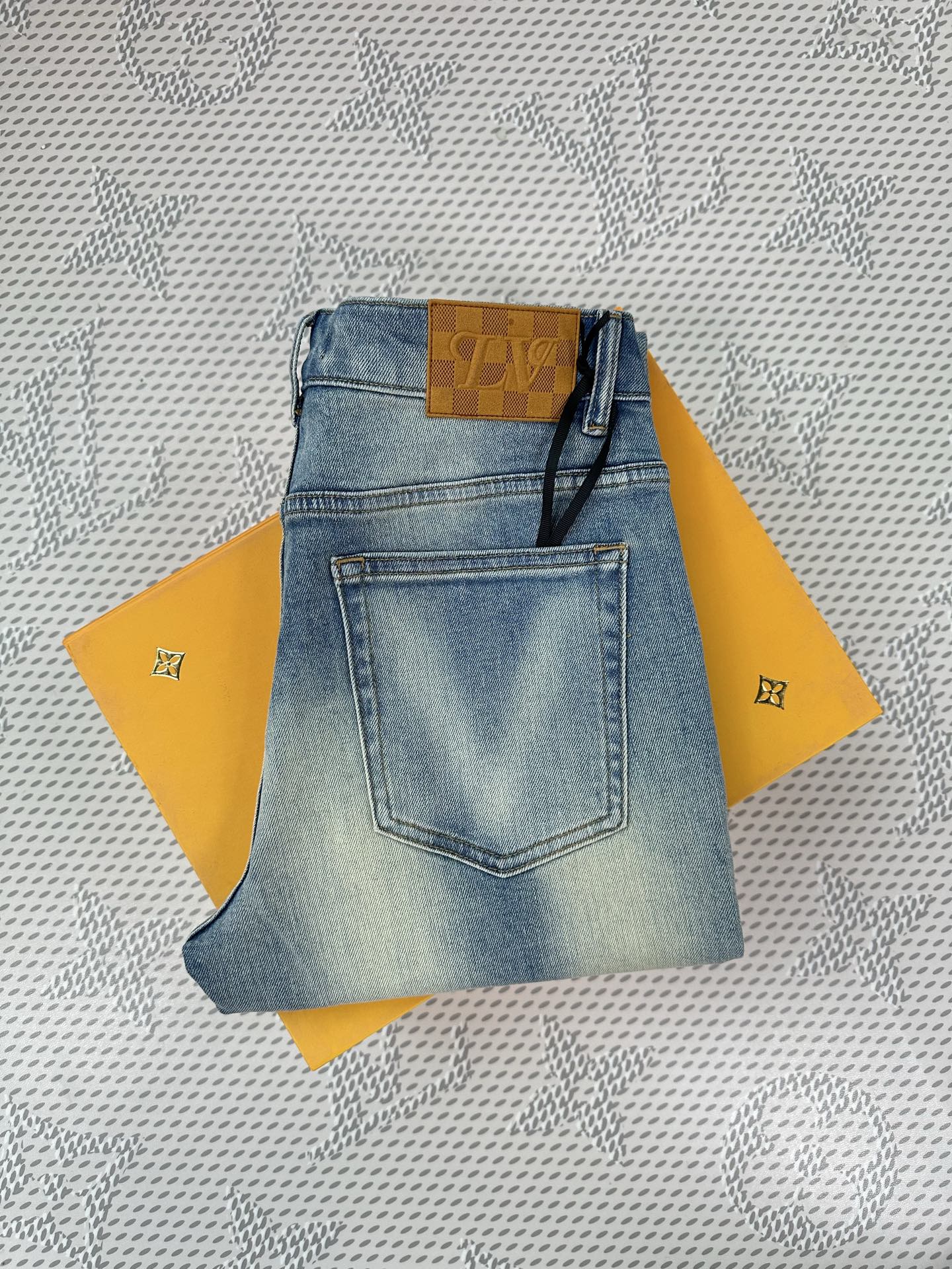 春夏新品🔥独家【首创】❤️原单品质🍒 爆款🔥牛仔裤👖超级定制款，原版五金，超级重工工艺，版型超赞👍细节做