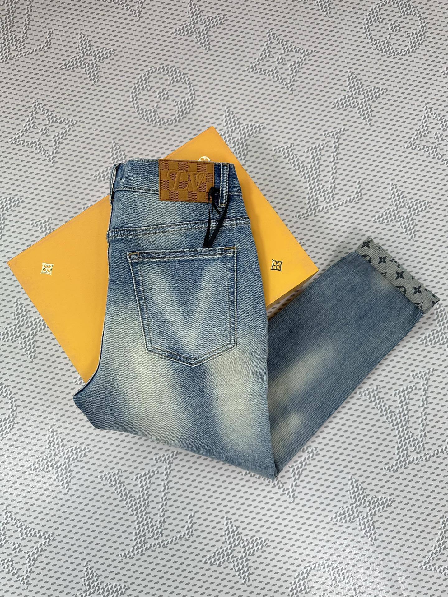 春夏新品🔥独家【首创】❤️原单品质🍒 爆款🔥牛仔裤👖超级定制款，原版五金，超级重工工艺，版型超赞👍细节做