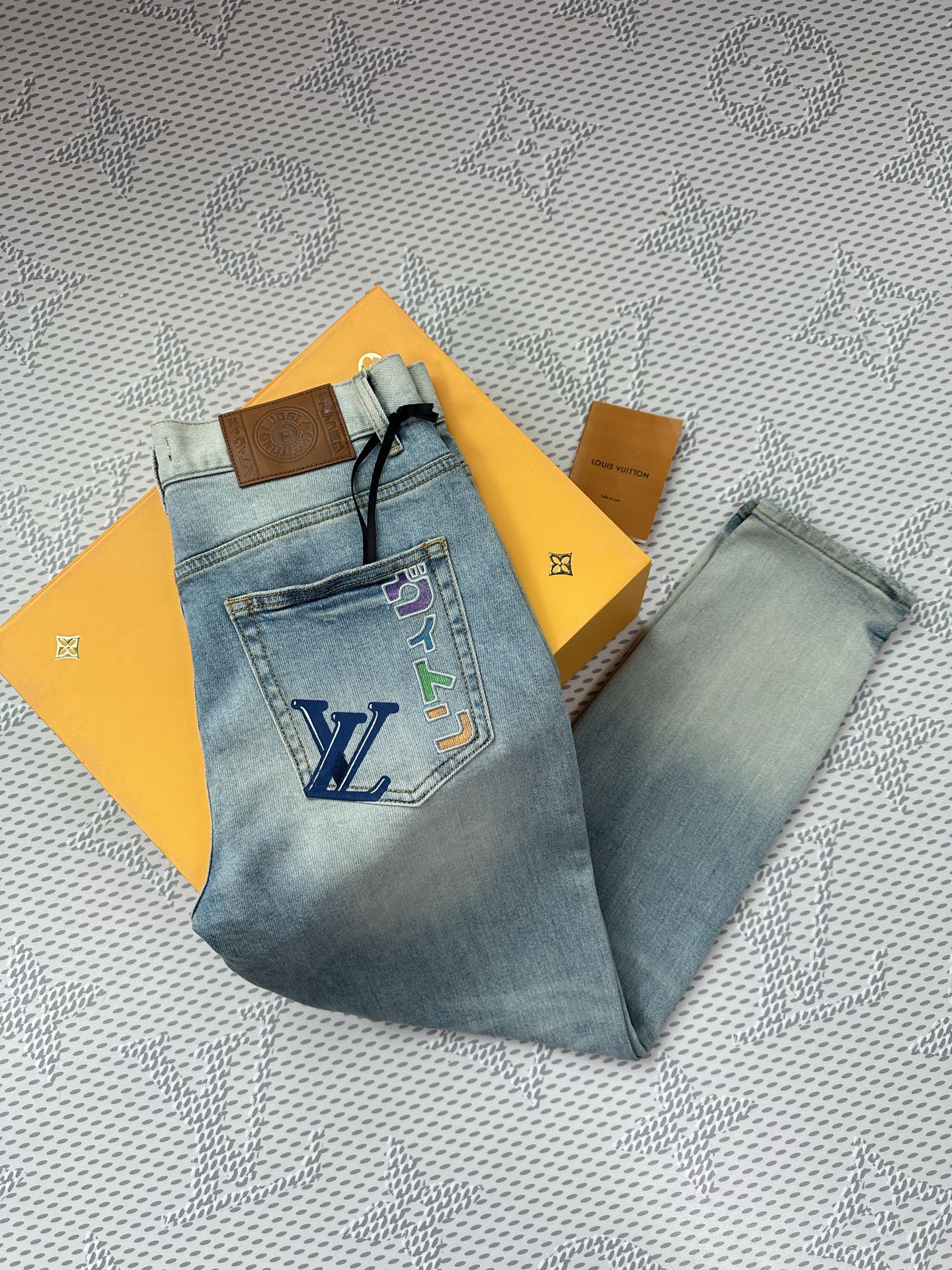 春夏新品🔥独家【首创】❤️原单品质🍒 爆款🔥牛仔裤👖超级定制款，原版五金，超级重工工艺，版型超赞👍细节做