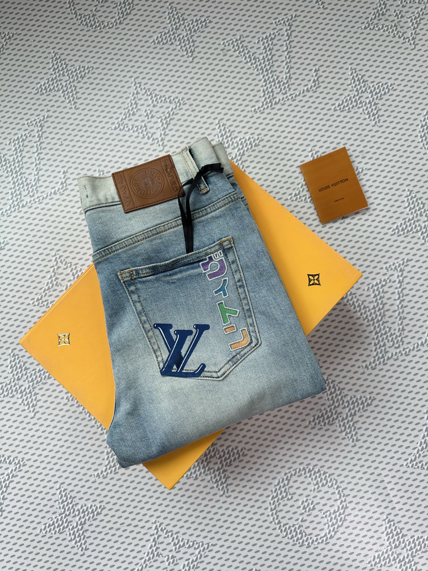 春夏新品🔥独家【首创】❤️原单品质🍒 爆款🔥牛仔裤👖超级定制款，原版五金，超级重工工艺，版型超赞👍细节做