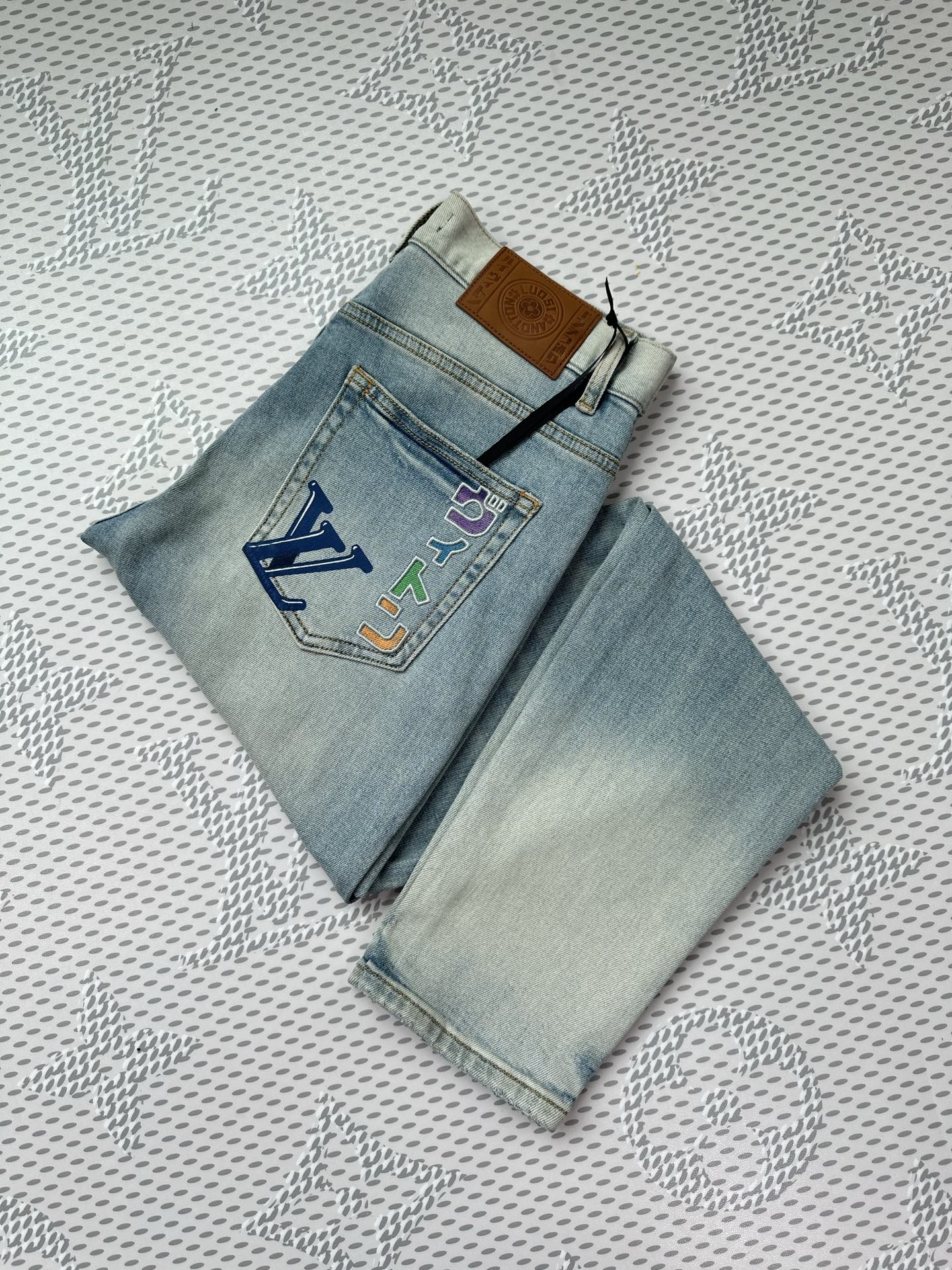 春夏新品🔥独家【首创】❤️原单品质🍒 爆款🔥牛仔裤👖超级定制款，原版五金，超级重工工艺，版型超赞👍细节做