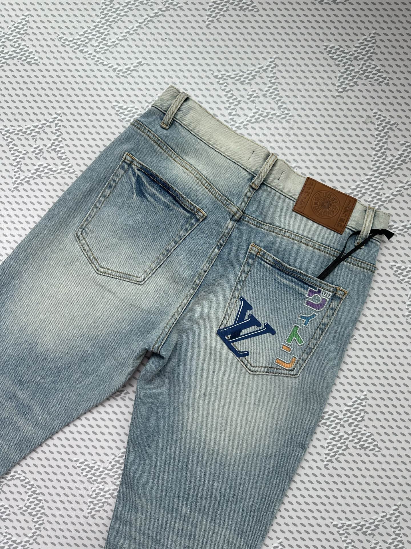 春夏新品🔥独家【首创】❤️原单品质🍒 爆款🔥牛仔裤👖超级定制款，原版五金，超级重工工艺，版型超赞👍细节做