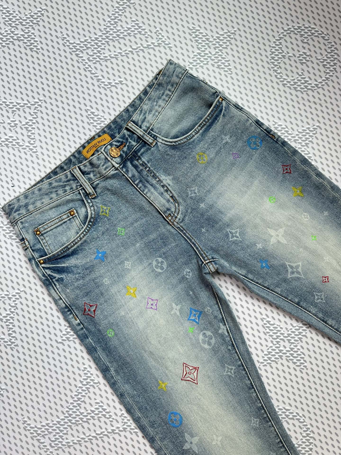 批￼ 398￼ 🔥🔥火爆上市🔥🔥原单爆款牛仔裤👖超级定制款，原版五金，超级重工工艺，版型超赞👍细节做工无