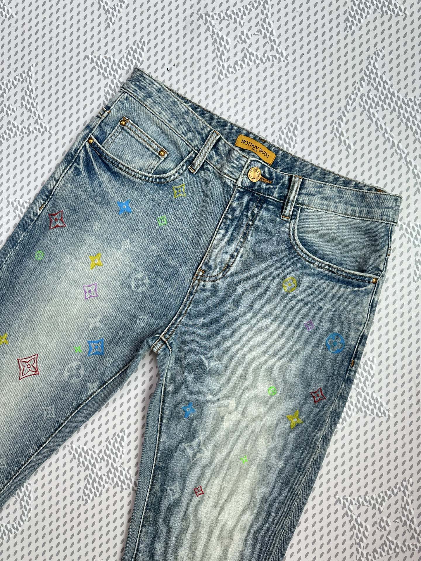 批￼ 398￼ 🔥🔥火爆上市🔥🔥原单爆款牛仔裤👖超级定制款，原版五金，超级重工工艺，版型超赞👍细节做工无
