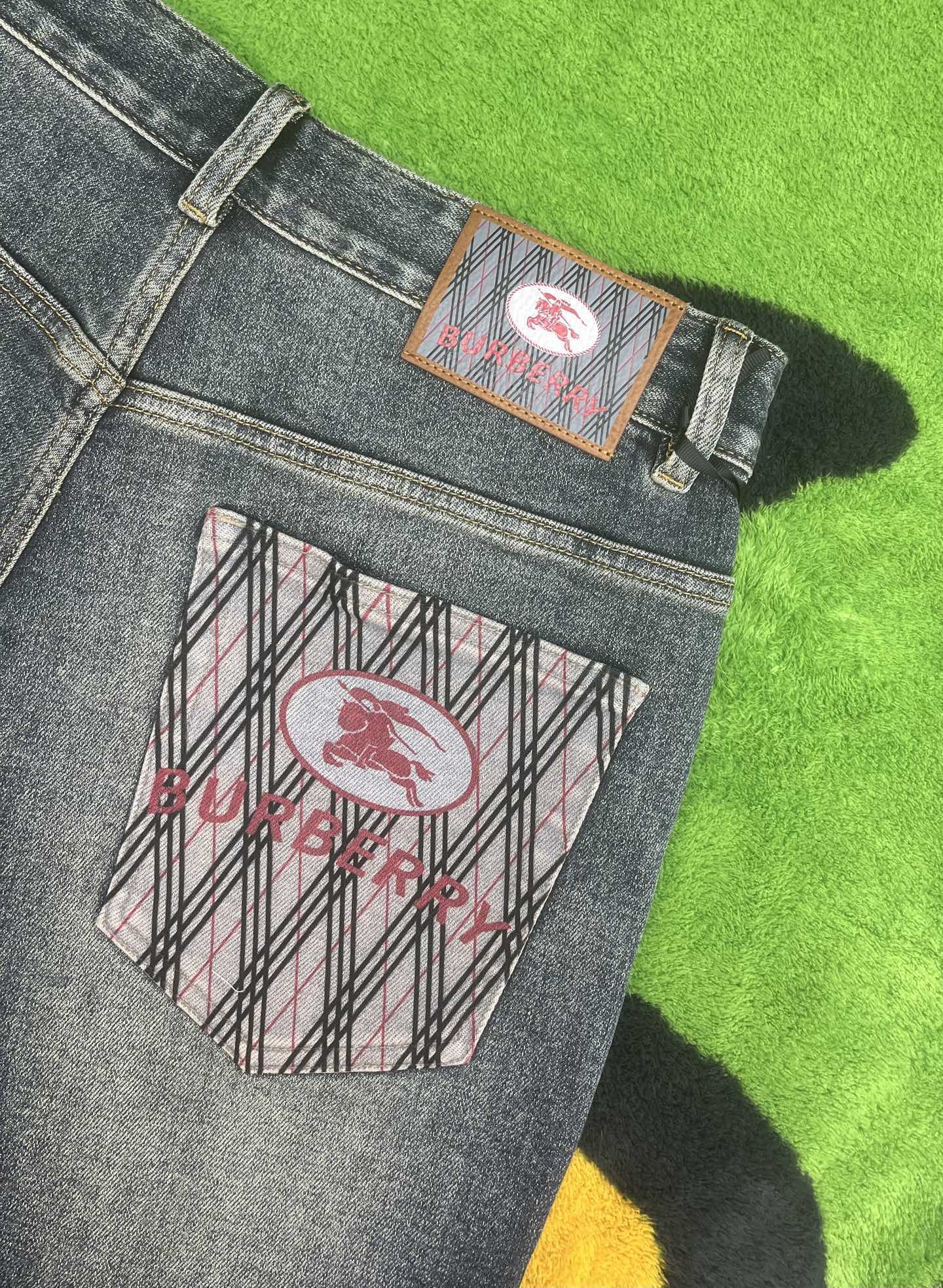 ￼ ￼ ￼ ￼ ￼ 🩳🤠牛仔💥短裤💥春夏🔥新款现货上市 🔥🔥 原单爆款，超级定制款，原版五金，超级重工工