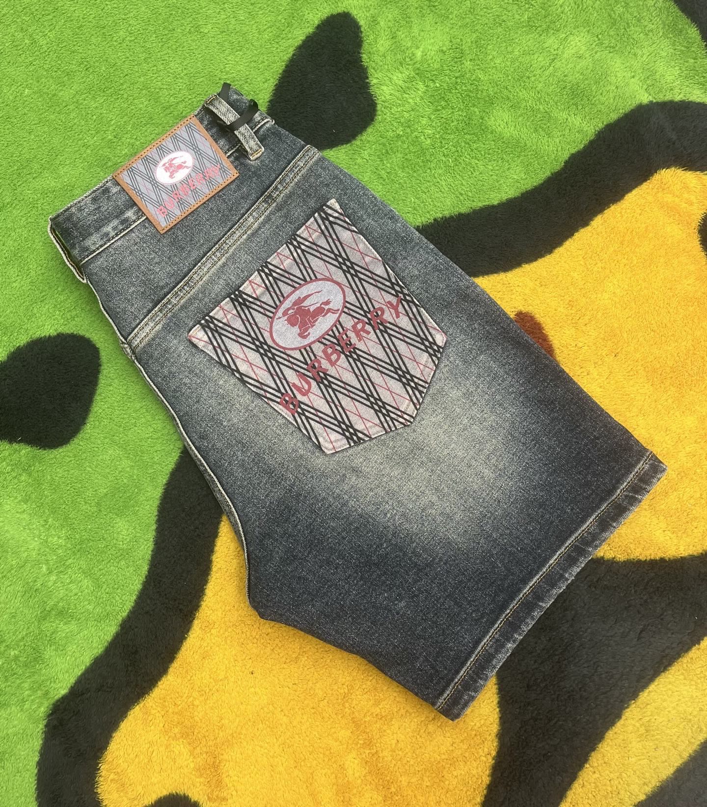 ￼ ￼ ￼ ￼ ￼ 🩳🤠牛仔💥短裤💥春夏🔥新款现货上市 🔥🔥 原单爆款，超级定制款，原版五金，超级重工工