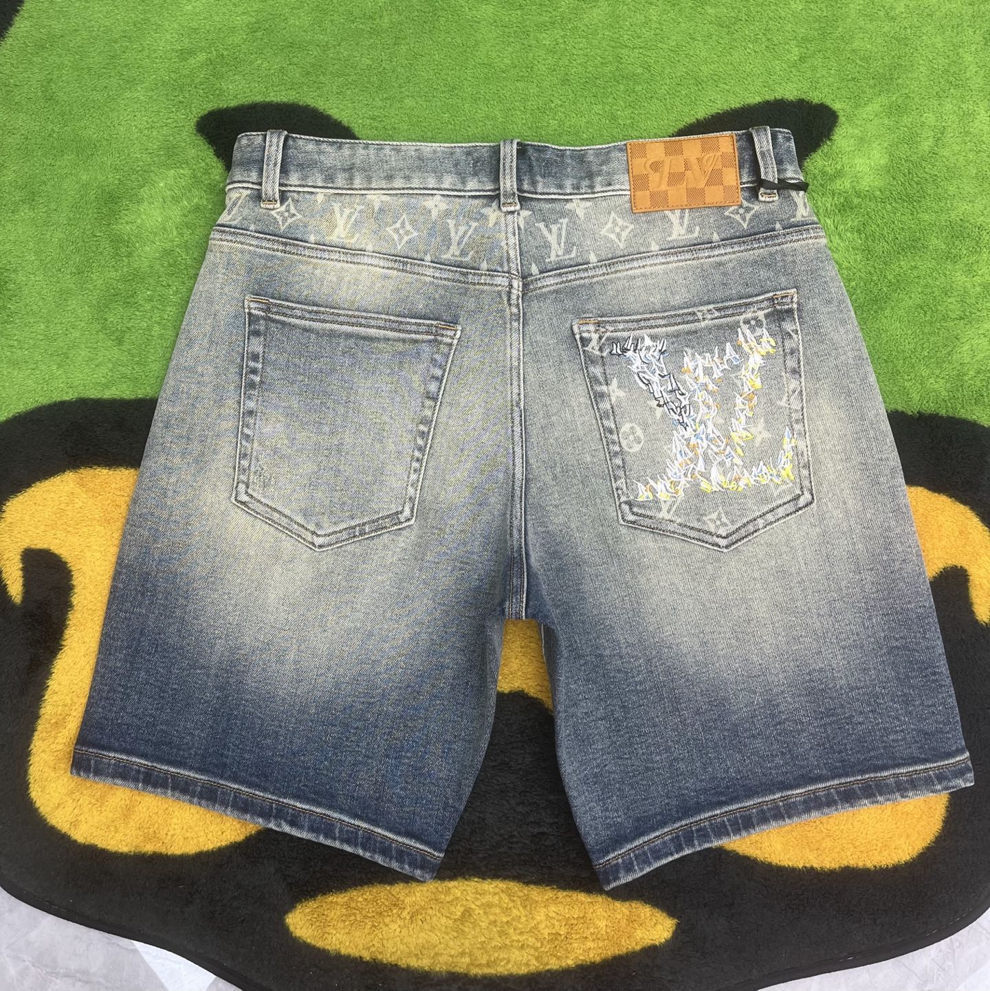 ￼ ￼ ￼ ￼ ￼ ￼ ￼ 🩳🤠牛仔💥短裤💥春夏🔥新款现货上市 🔥🔥 原单爆款，超级定制款，原版五金，超
