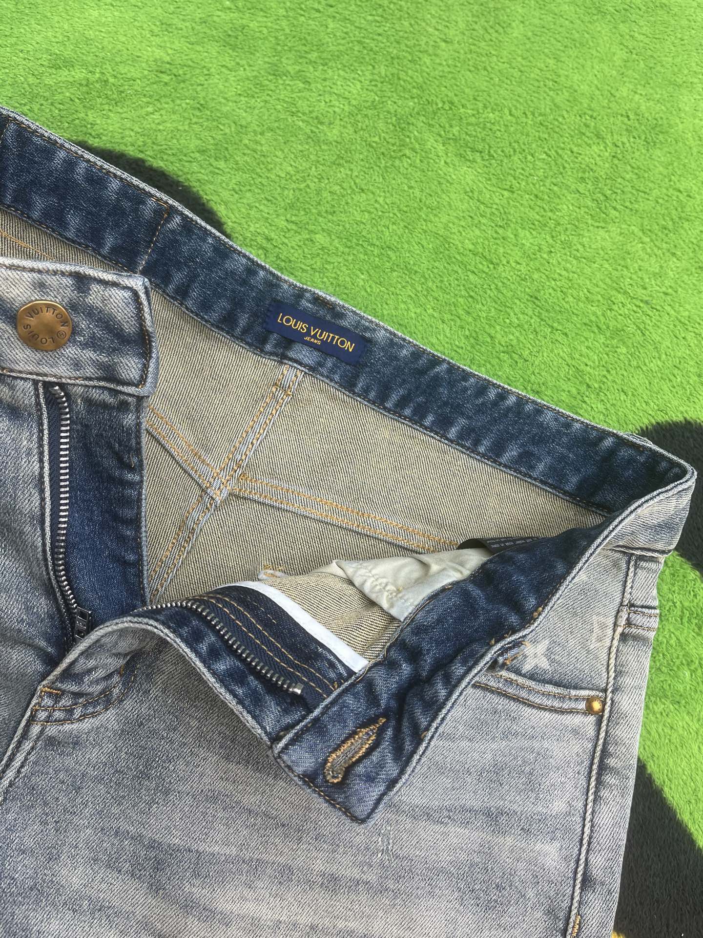 ￼ ￼ ￼ ￼ ￼ ￼ ￼ 🩳🤠牛仔💥短裤💥春夏🔥新款现货上市 🔥🔥 原单爆款，超级定制款，原版五金，超