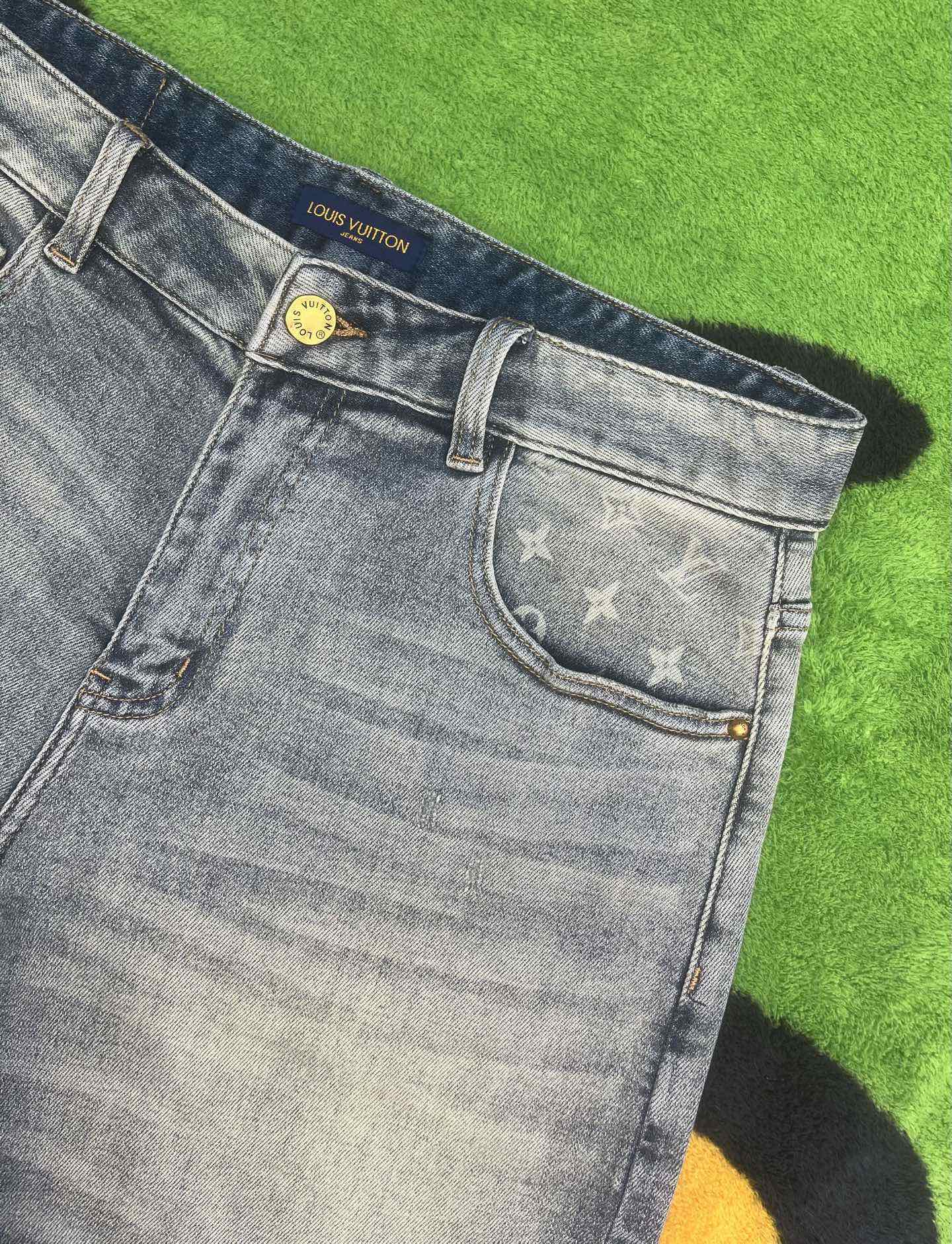 ￼ ￼ ￼ ￼ ￼ ￼ ￼ 🩳🤠牛仔💥短裤💥春夏🔥新款现货上市 🔥🔥 原单爆款，超级定制款，原版五金，超