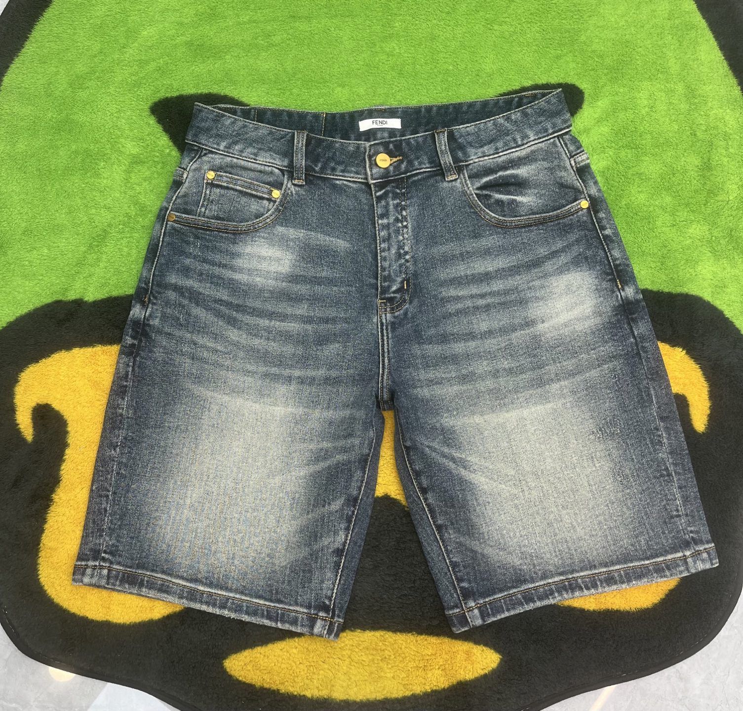 ￼ ￼ ￼ ￼ ￼ ￼ ￼ 🩳🤠牛仔💥短裤💥春夏🔥新款现货上市 🔥🔥 原单爆款，超级定制款，原版五金，超