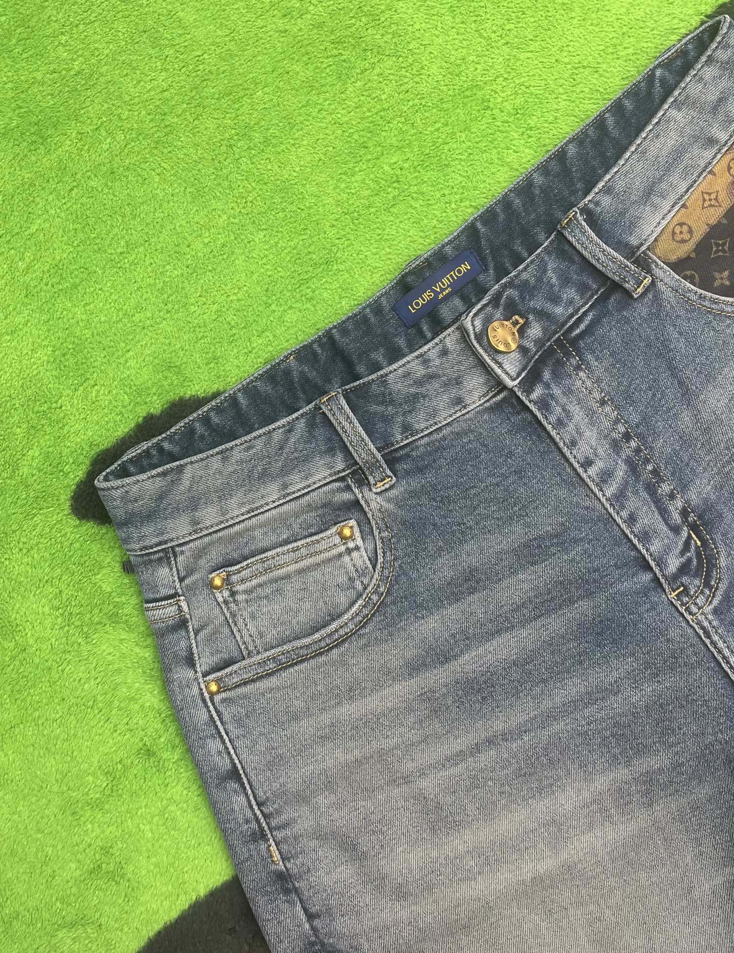 ￼ ￼ ￼ ￼ ￼ ￼ ￼ 🩳🤠牛仔💥短裤💥春夏🔥新款现货上市 🔥🔥 原单爆款，超级定制款，原版五金，超