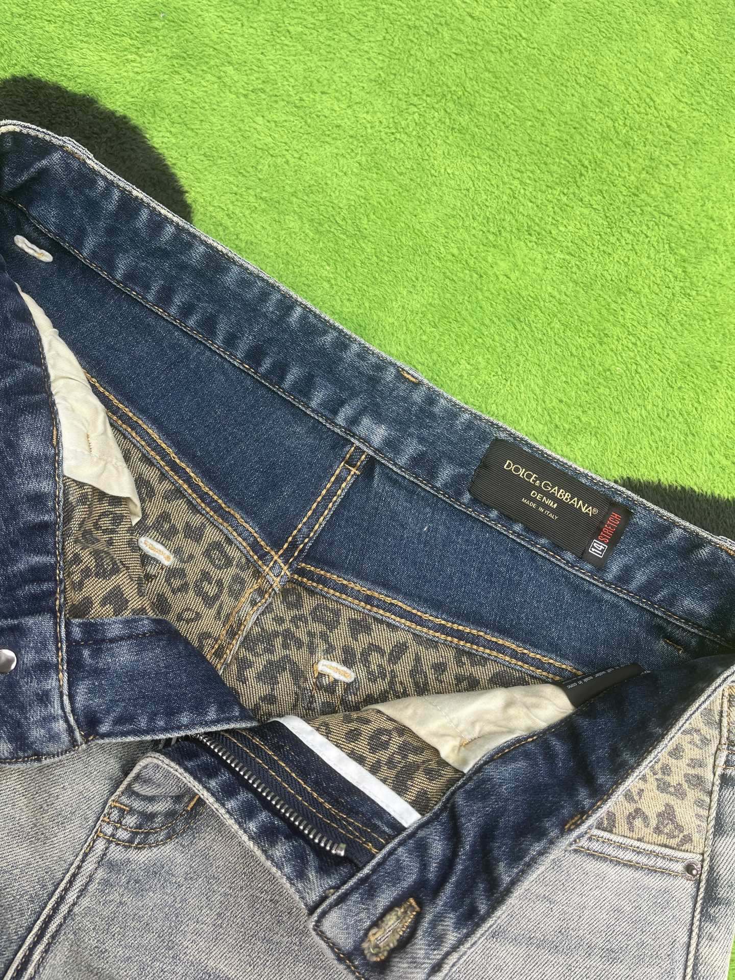 ￼ ￼ ￼ ￼ ￼ ￼ ￼ 🩳🤠牛仔💥短裤💥春夏🔥新款现货上市 🔥🔥 原单爆款，超级定制款，原版五金，超