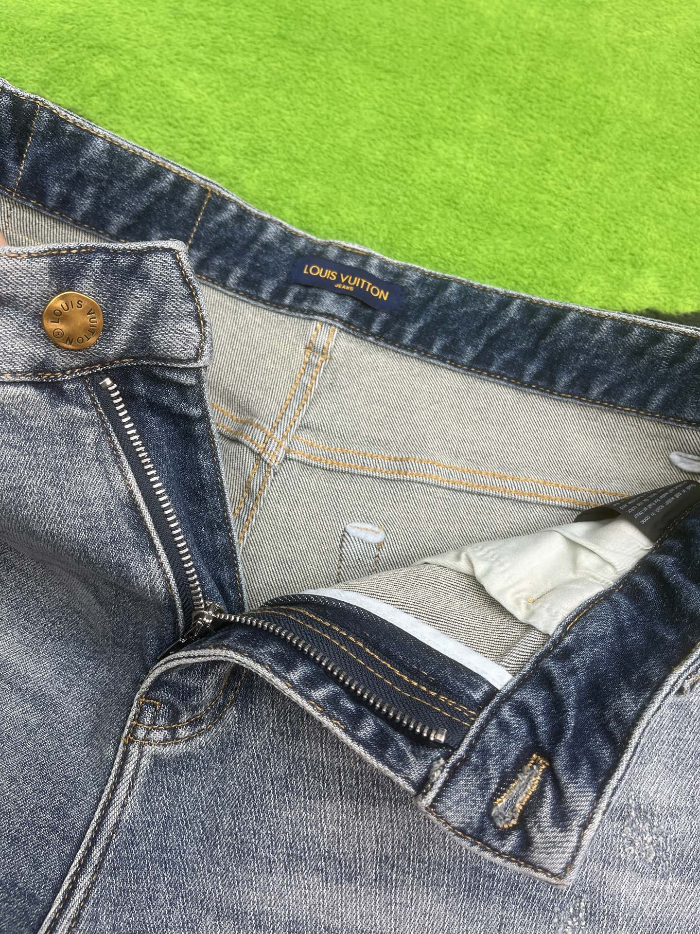 ￼ ￼ ￼ ￼ ￼ ￼ ￼ 🩳🤠牛仔💥短裤💥春夏💥 🔥新款现货上市 🔥🔥 原单爆款，超级定制款，原版五金