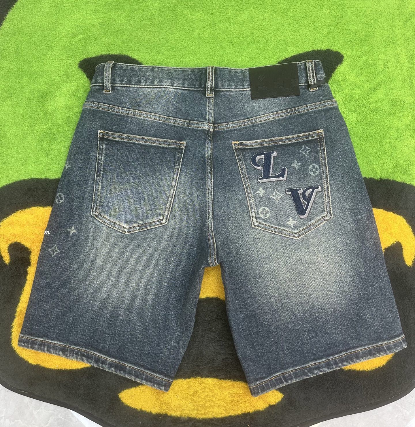 ￼ ￼ ￼ ￼ ￼ ￼ ￼ 🩳🤠牛仔💥短裤💥春夏💥 🔥新款现货上市 🔥🔥 原单爆款，超级定制款，原版五金