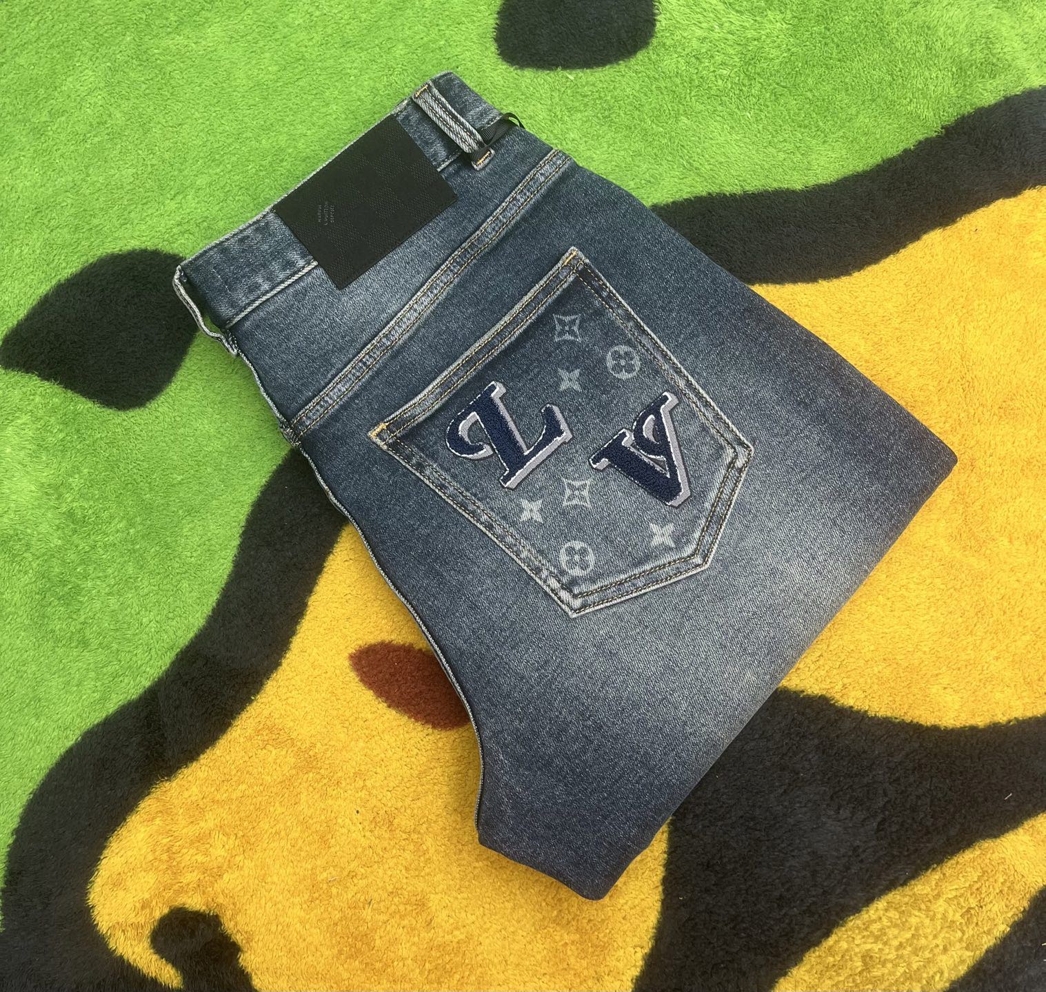 ￼ ￼ ￼ ￼ ￼ ￼ ￼ 🩳🤠牛仔💥短裤💥春夏💥 🔥新款现货上市 🔥🔥 原单爆款，超级定制款，原版五金