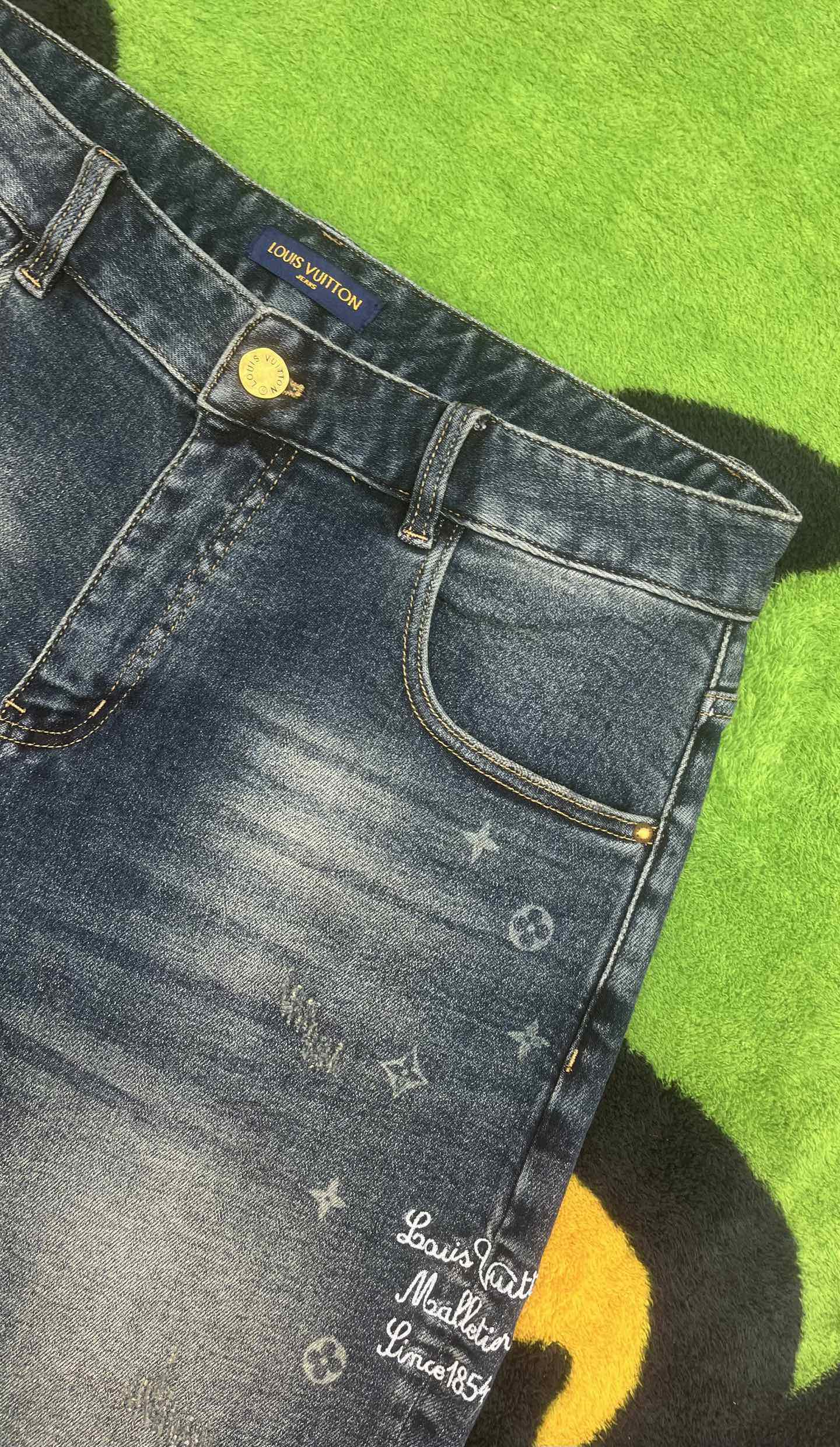 ￼ ￼ ￼ ￼ ￼ ￼ ￼ 🩳🤠牛仔💥短裤💥春夏💥 🔥新款现货上市 🔥🔥 原单爆款，超级定制款，原版五金