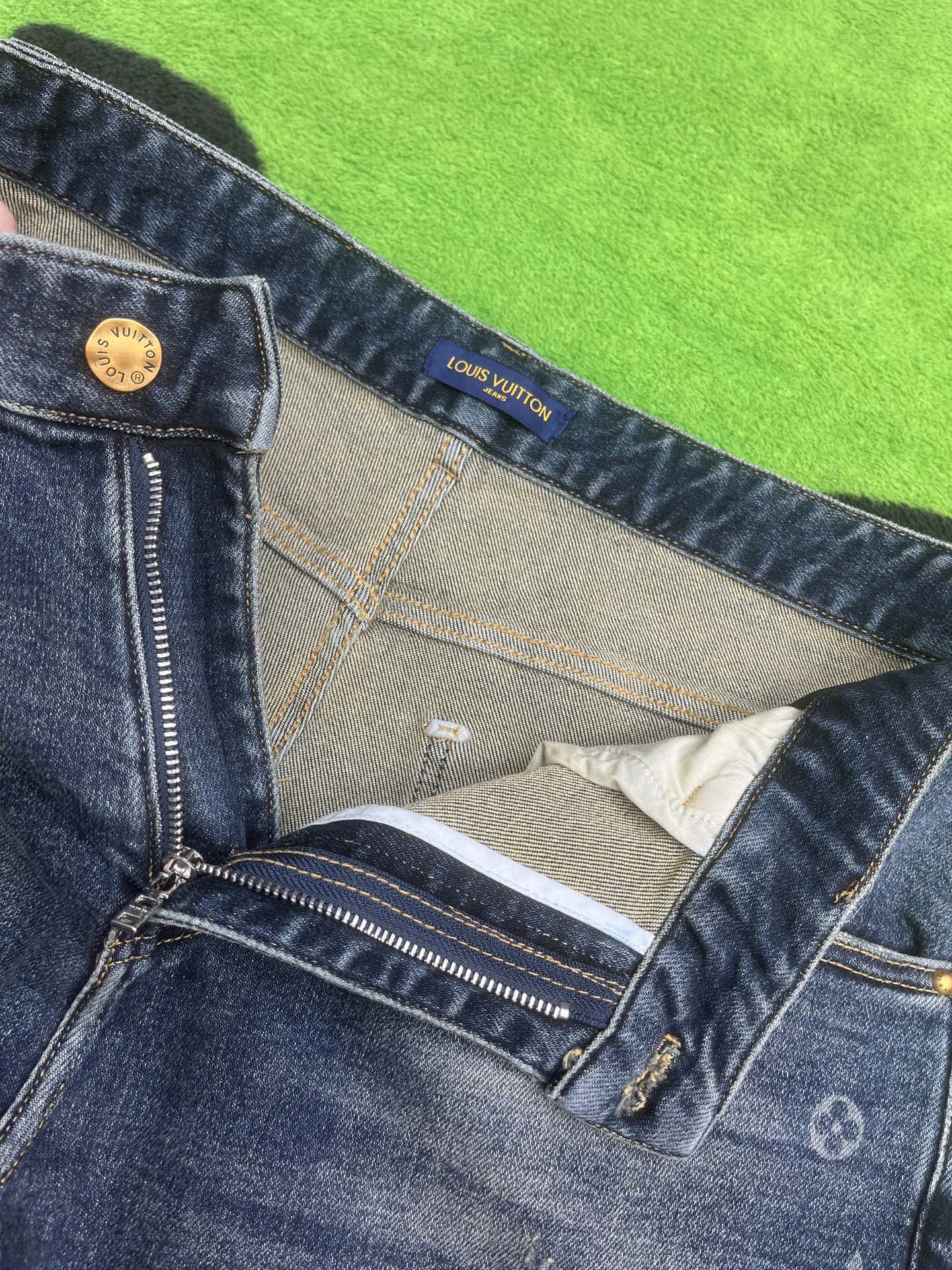 ￼ ￼ ￼ ￼ ￼ ￼ ￼ 🩳🤠牛仔💥短裤💥春夏💥 🔥新款现货上市 🔥🔥 原单爆款，超级定制款，原版五金