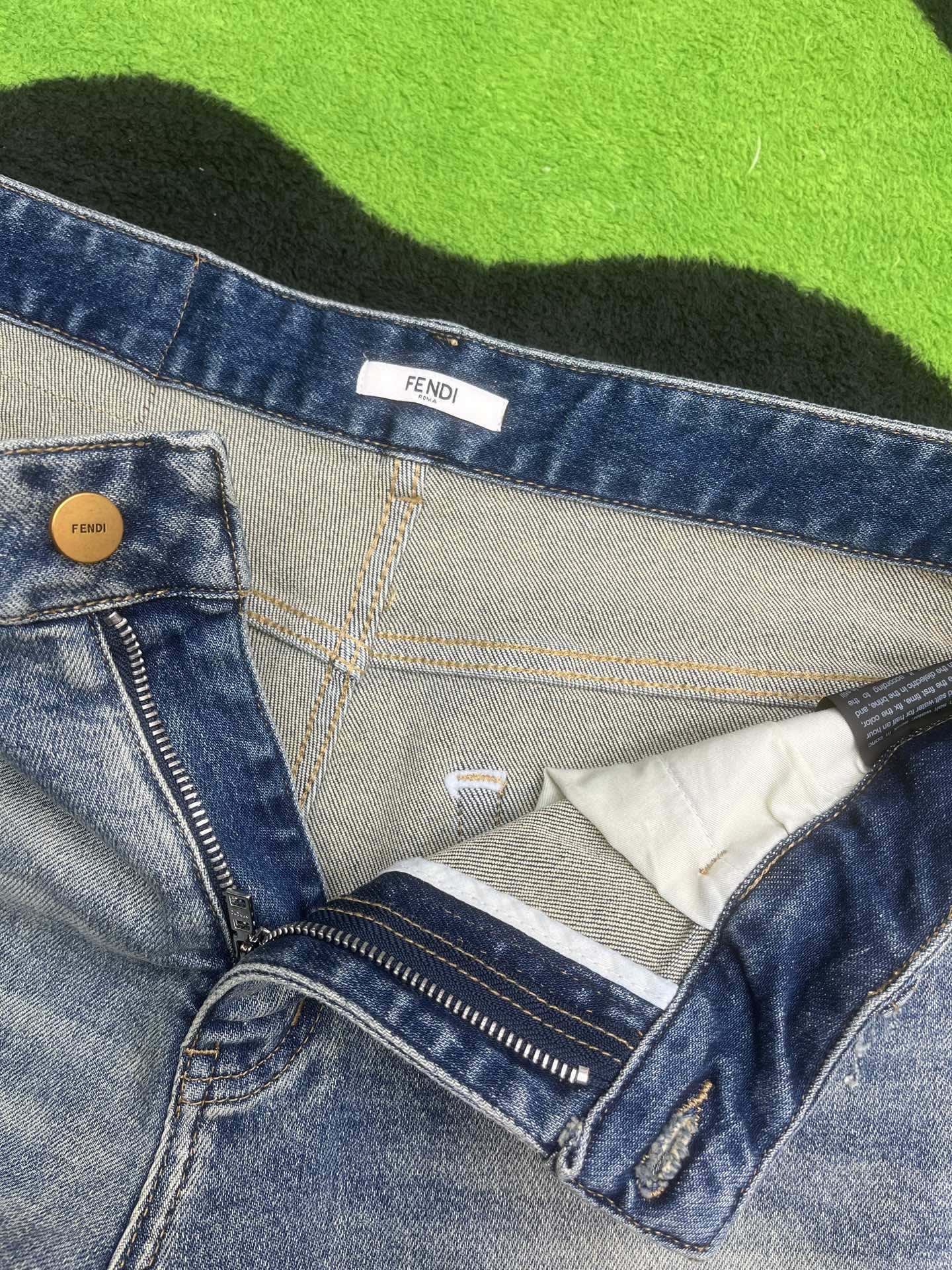 ￼ ￼ ￼ ￼ ￼ ￼ ￼ 🩳🤠牛仔💥短裤💥春夏💥 🔥新款现货上市 🔥🔥 原单爆款，超级定制款，原版五金