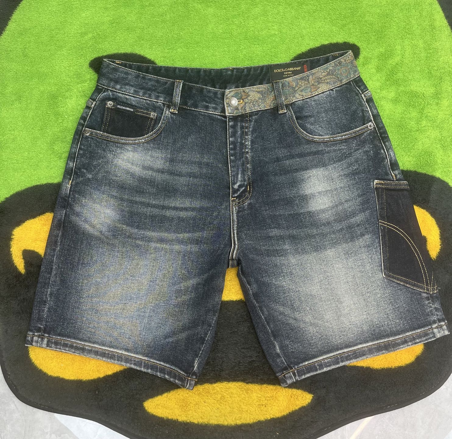 ￼ ￼ ￼ ￼ ￼ ￼ ￼ 🩳🤠牛仔💥短裤💥春夏💥 🔥新款现货上市 🔥🔥 原单爆款，超级定制款，原版五金