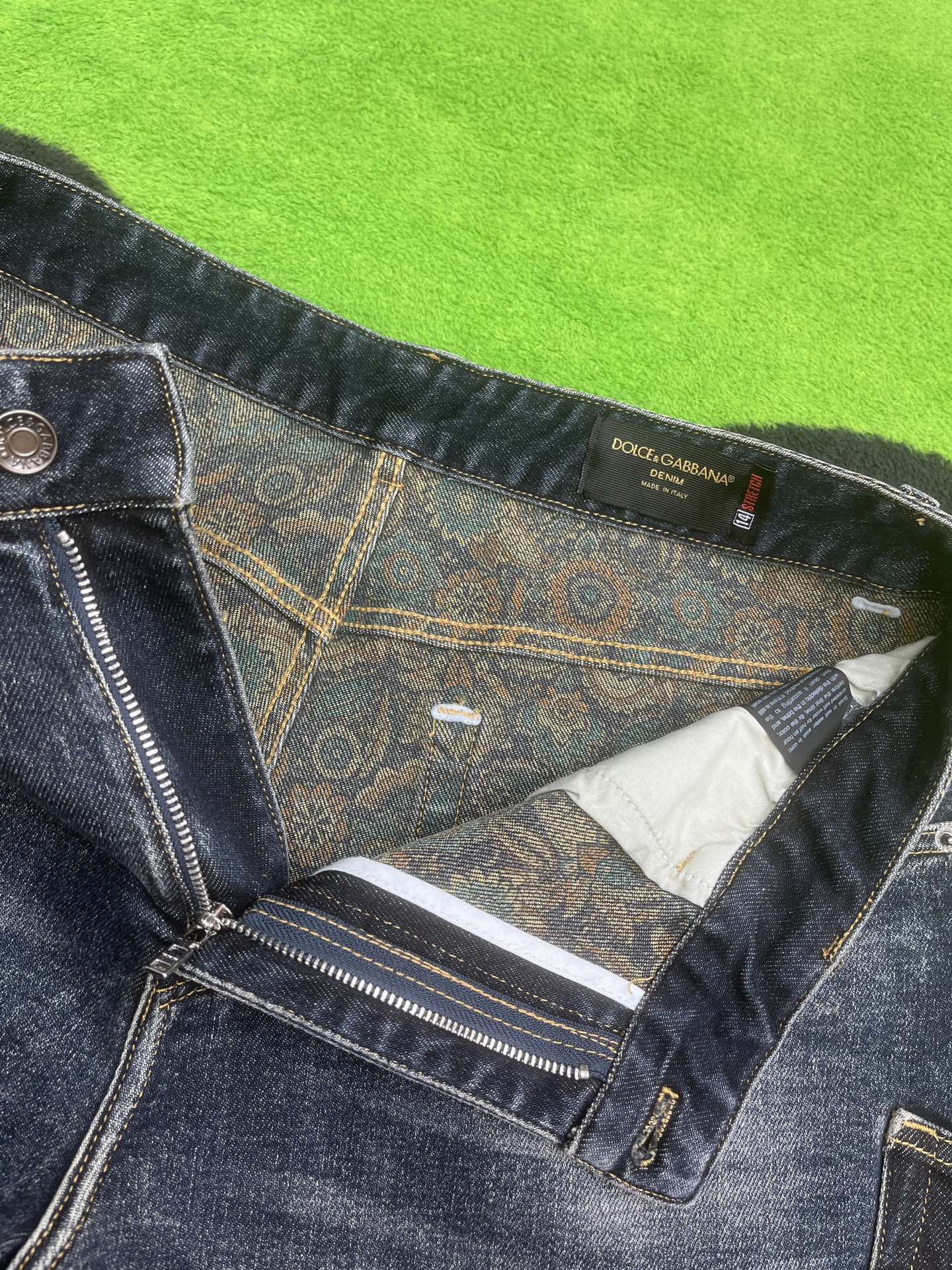 ￼ ￼ ￼ ￼ ￼ ￼ ￼ 🩳🤠牛仔💥短裤💥春夏💥 🔥新款现货上市 🔥🔥 原单爆款，超级定制款，原版五金