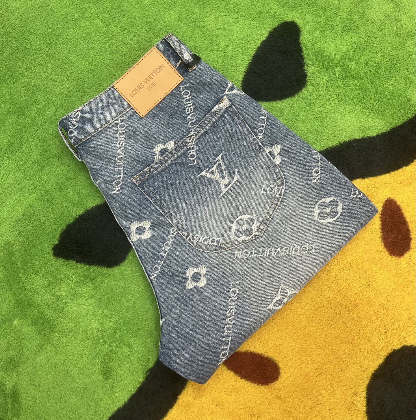 ￼ ￼ ￼ ￼ ￼ ￼ ￼ 🩳🤠牛仔💥短裤💥春夏💥 🔥新款现货上市 🔥🔥 原单爆款，超级定制款，原版五金