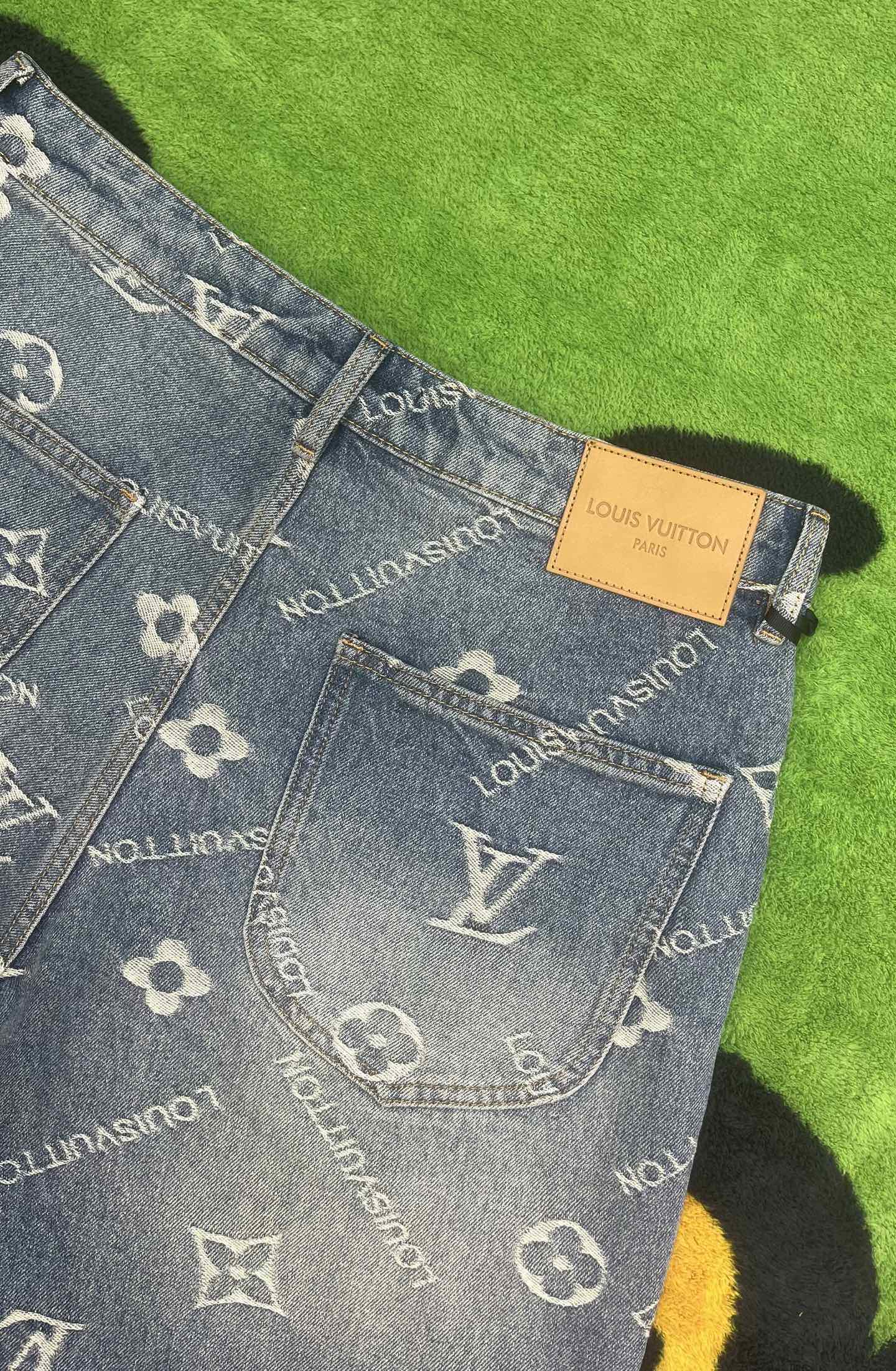 ￼ ￼ ￼ ￼ ￼ ￼ ￼ 🩳🤠牛仔💥短裤💥春夏💥 🔥新款现货上市 🔥🔥 原单爆款，超级定制款，原版五金