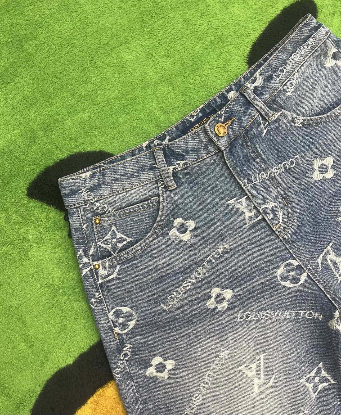 ￼ ￼ ￼ ￼ ￼ ￼ ￼ 🩳🤠牛仔💥短裤💥春夏💥 🔥新款现货上市 🔥🔥 原单爆款，超级定制款，原版五金