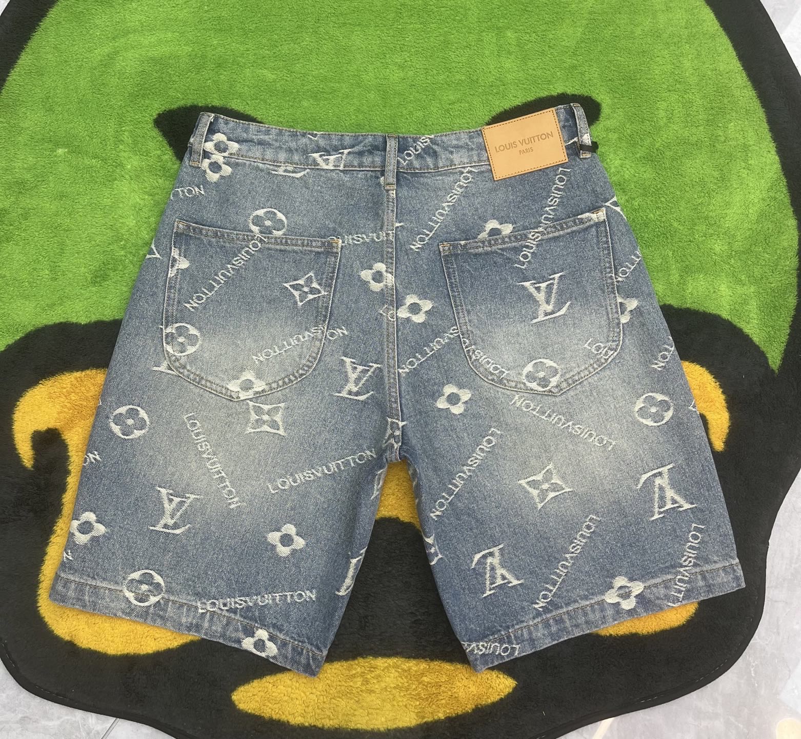 ￼ ￼ ￼ ￼ ￼ ￼ ￼ 🩳🤠牛仔💥短裤💥春夏💥 🔥新款现货上市 🔥🔥 原单爆款，超级定制款，原版五金