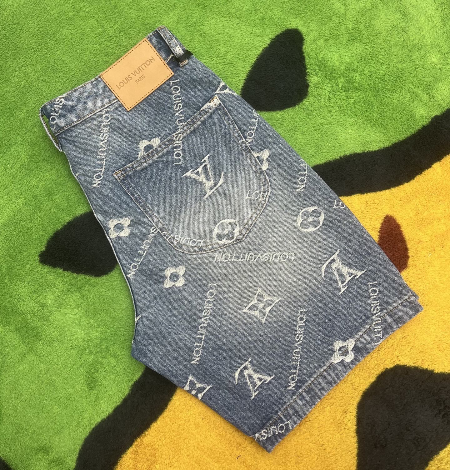 ￼ ￼ ￼ ￼ ￼ ￼ ￼ 🩳🤠牛仔💥短裤💥春夏💥 🔥新款现货上市 🔥🔥 原单爆款，超级定制款，原版五金