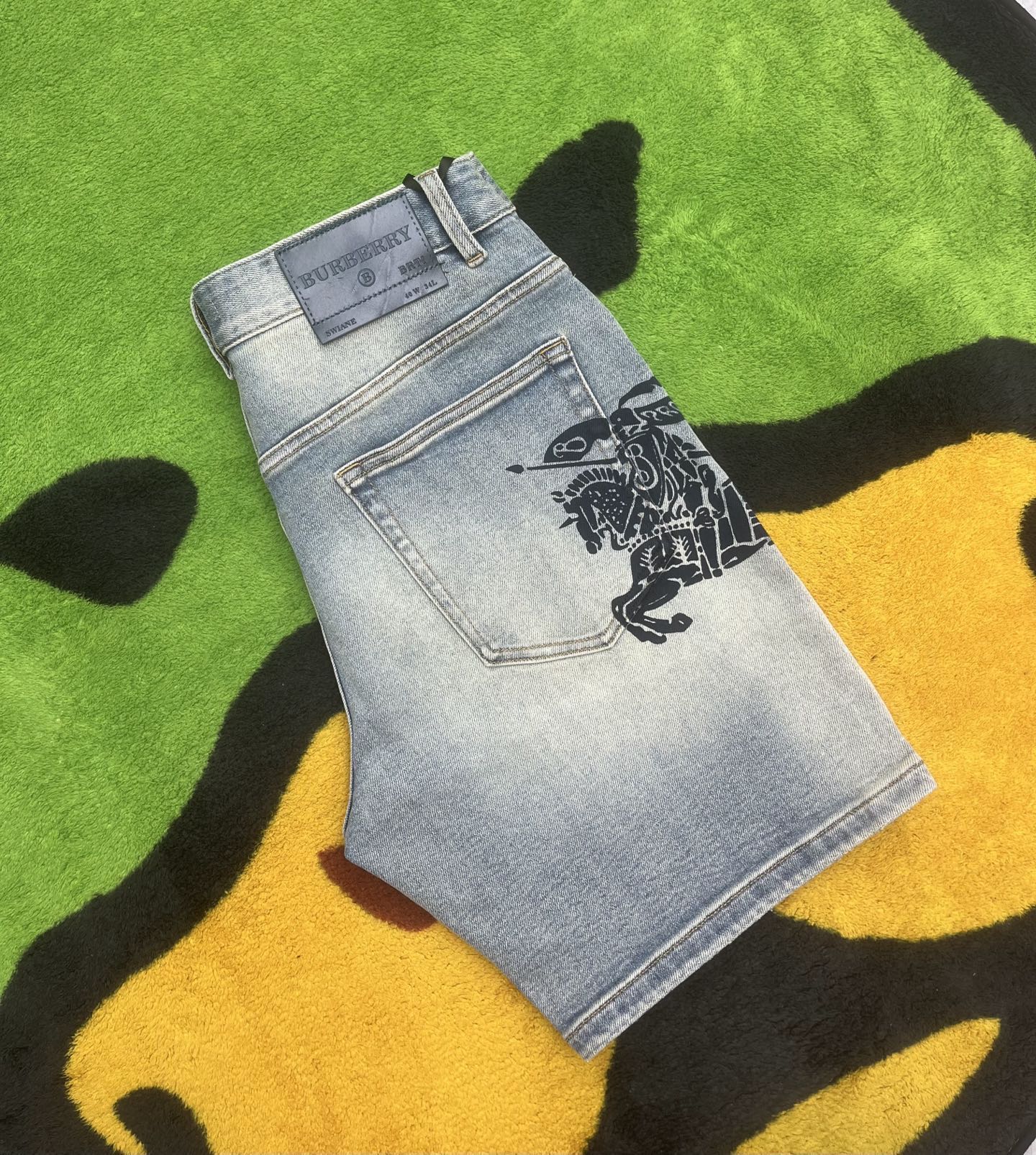 ￼ ￼ ￼ ￼ ￼ ￼ ￼ 🩳🤠牛仔💥短裤💥春夏💥 🔥新款现货上市 🔥🔥 原单爆款，超级定制款，原版五金